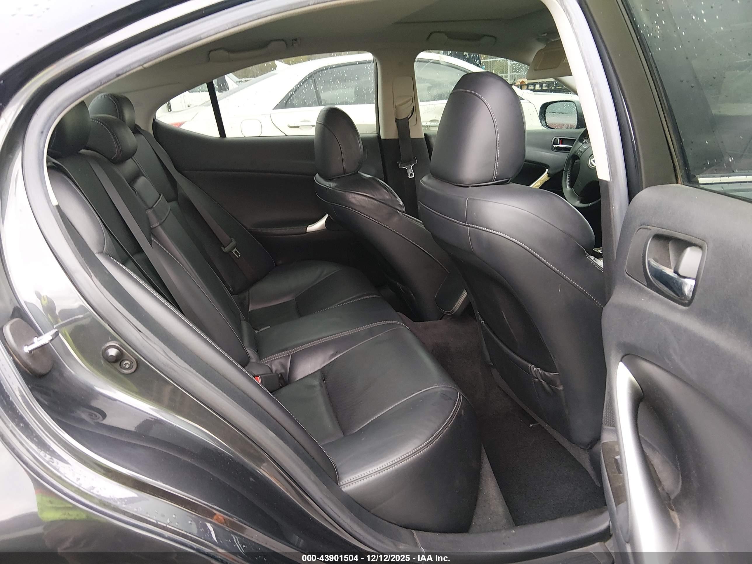 LEXUS IS image 8