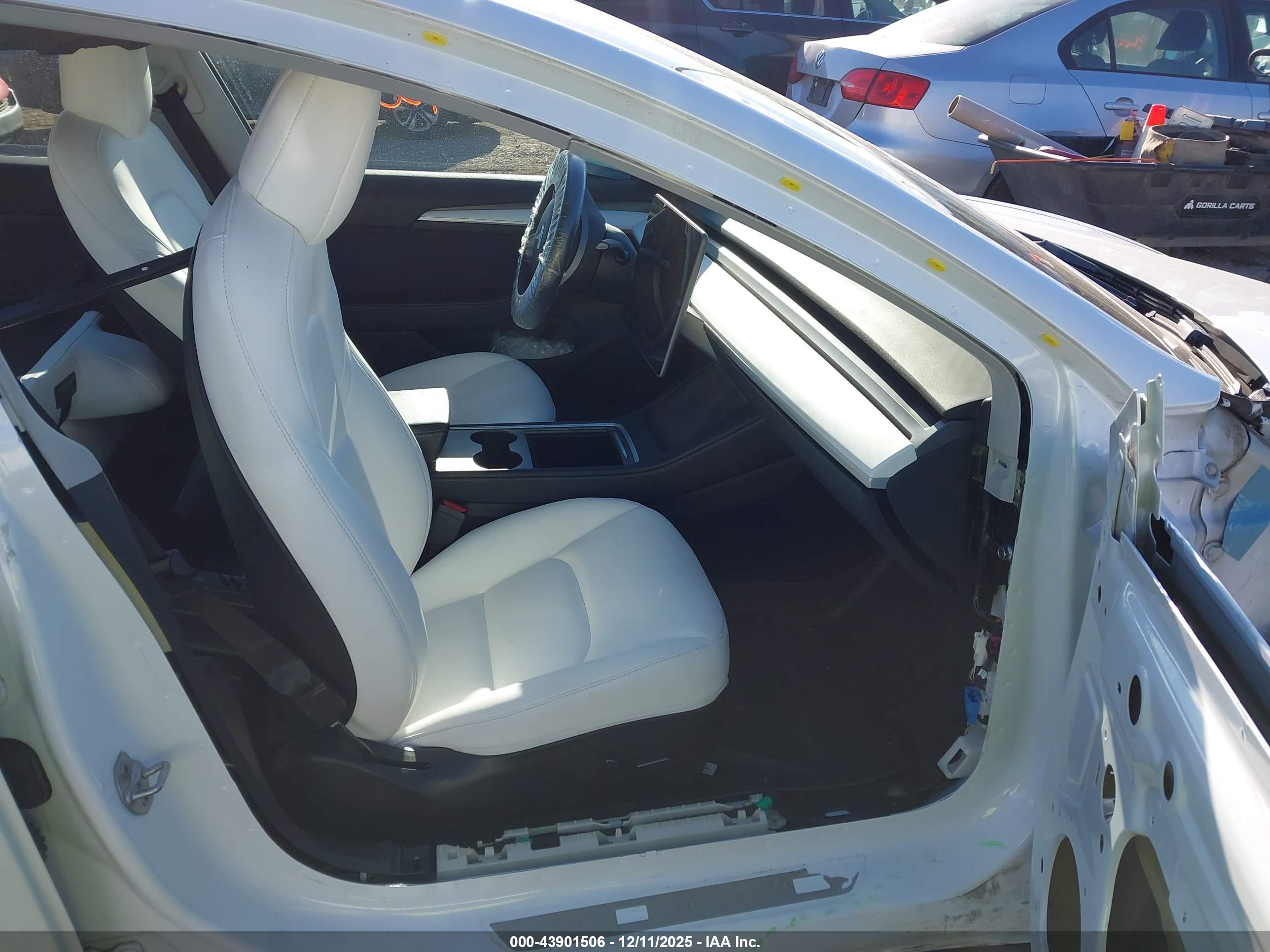 TESLA MODEL image 5