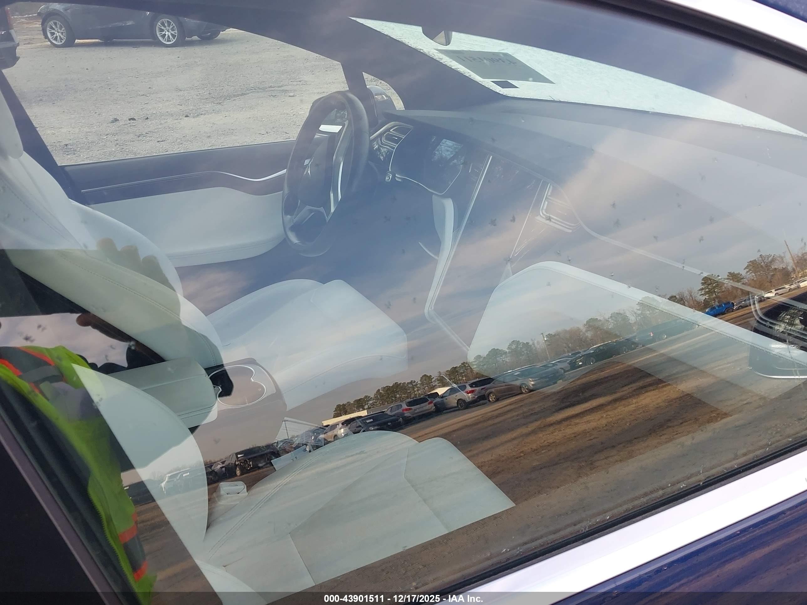 TESLA MODEL image 5