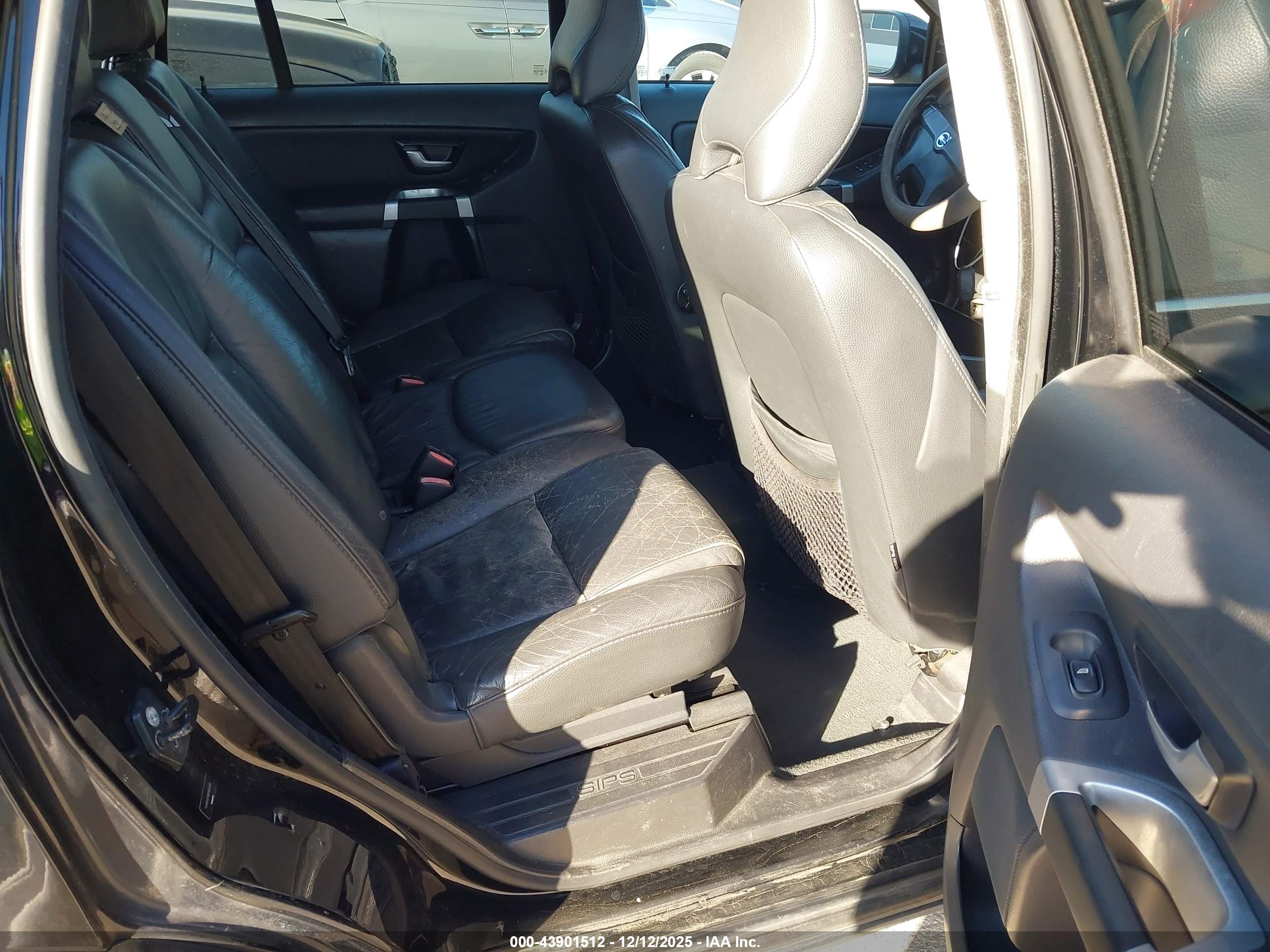 VOLVO XC90 image 8