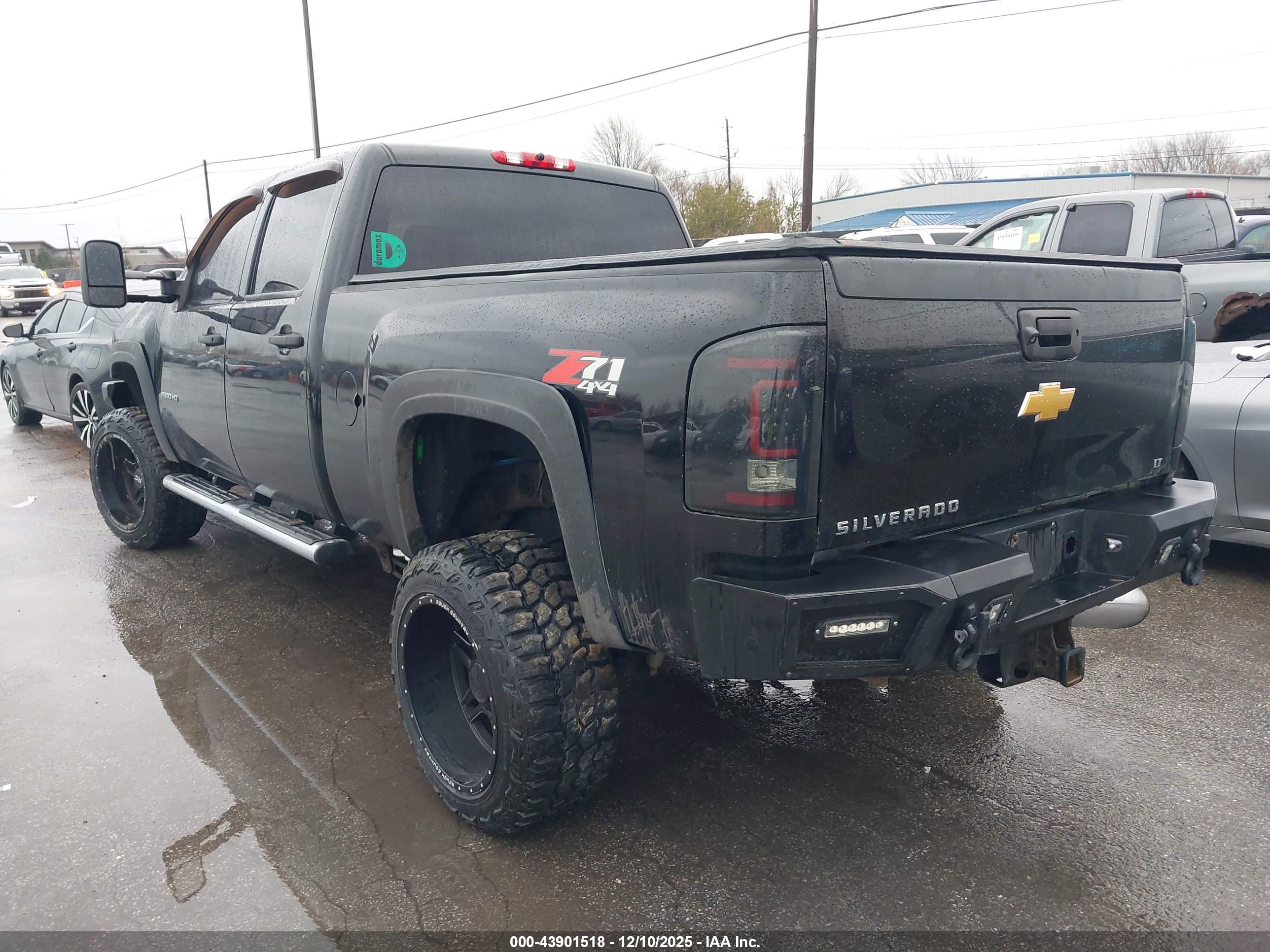 CHEVROLET SILVERADO image 3