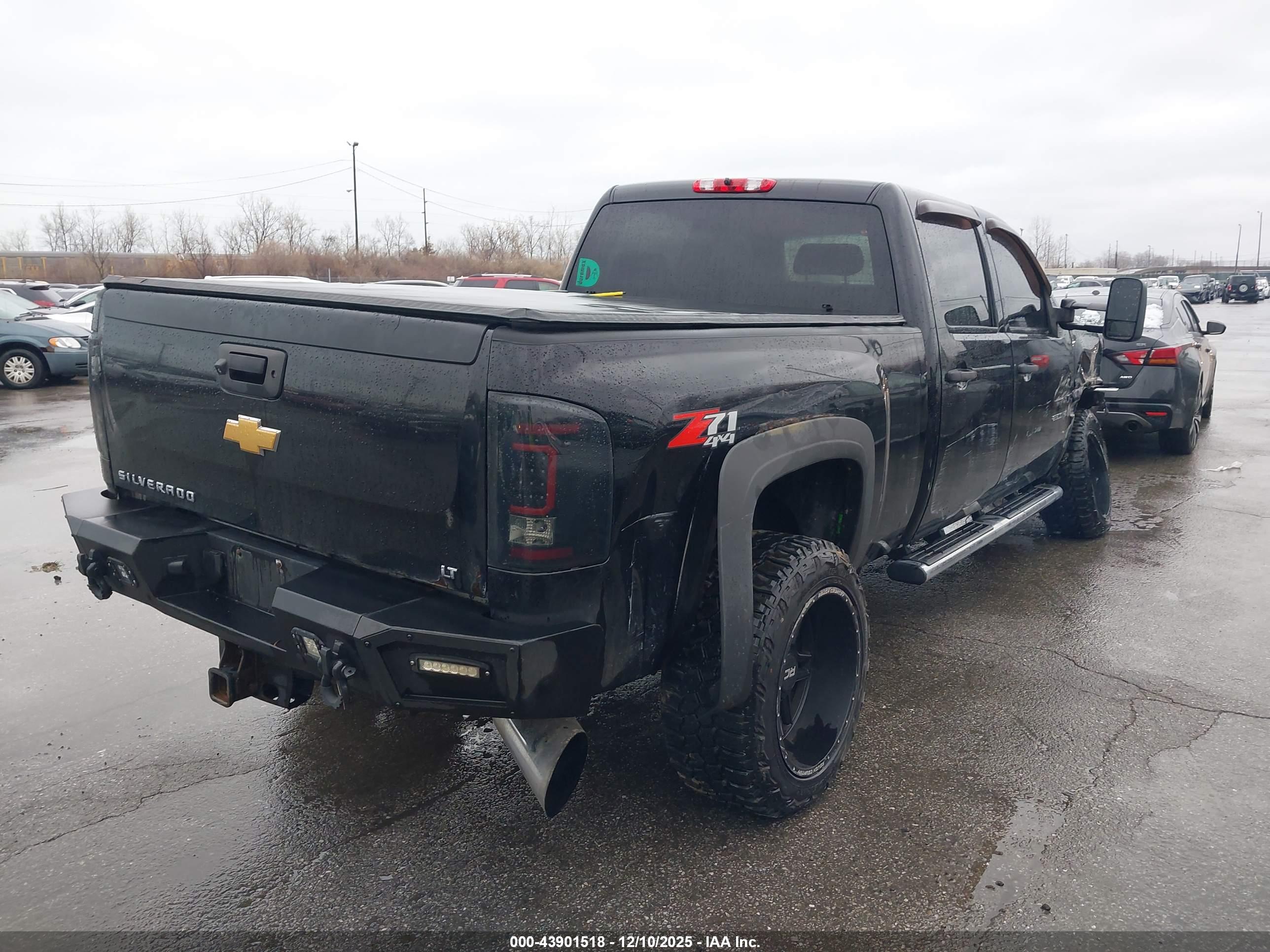 CHEVROLET SILVERADO image 4