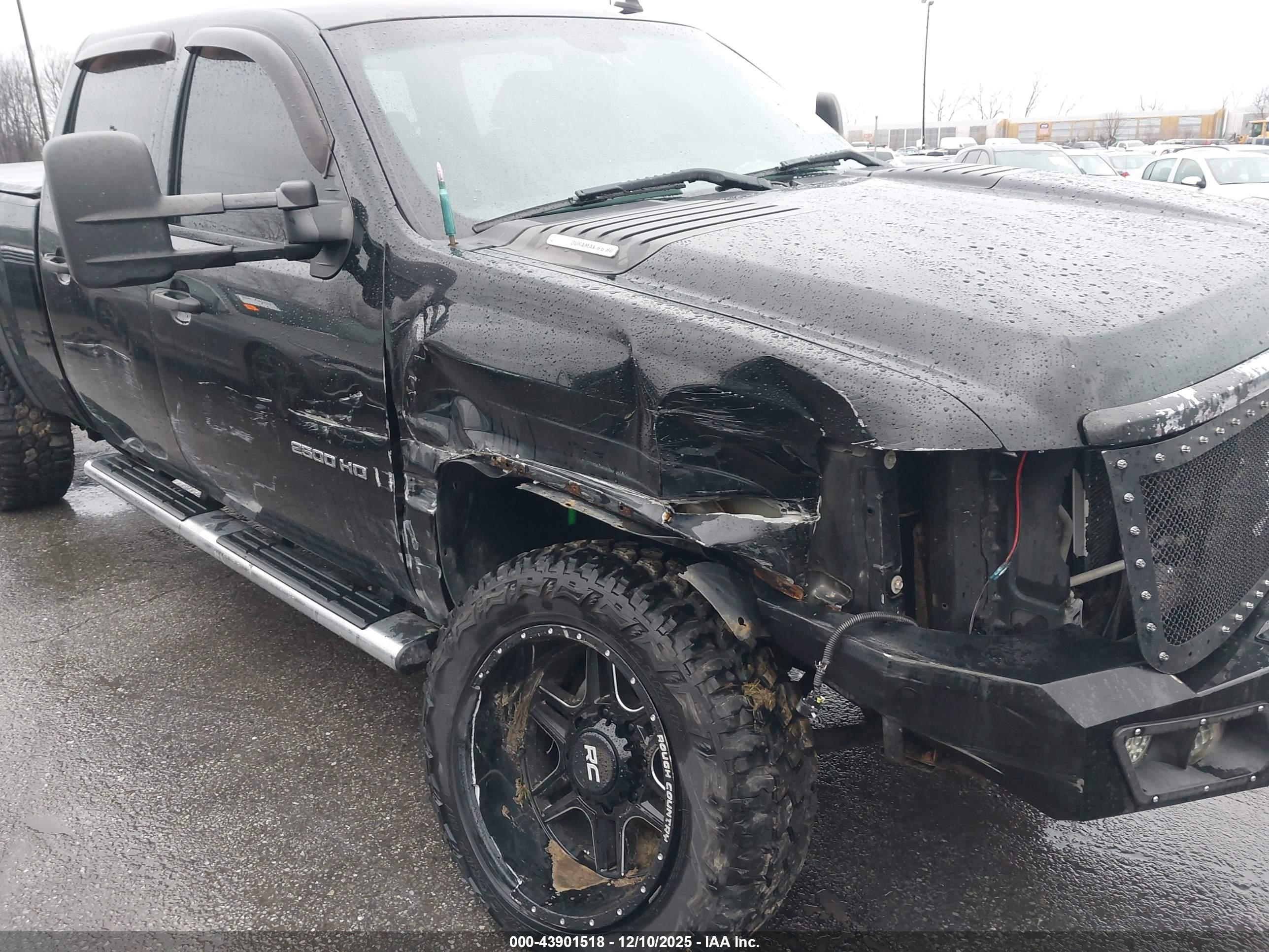 CHEVROLET SILVERADO image 6