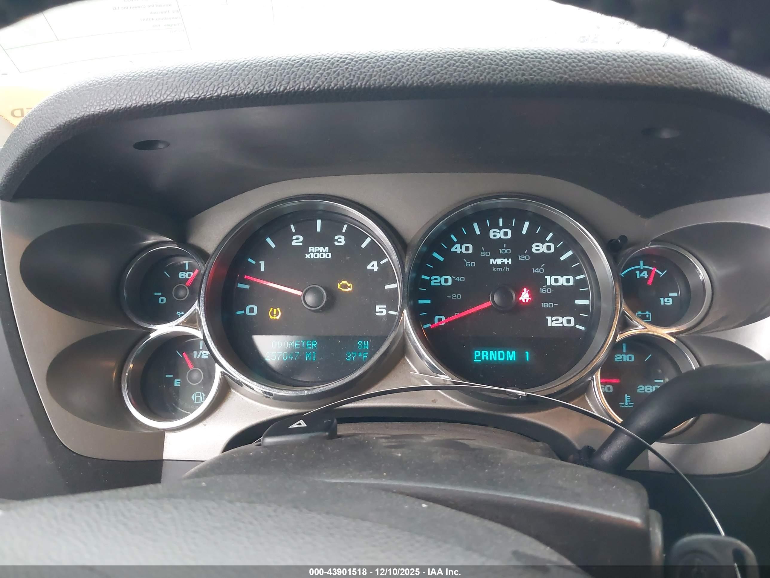 CHEVROLET SILVERADO image 7