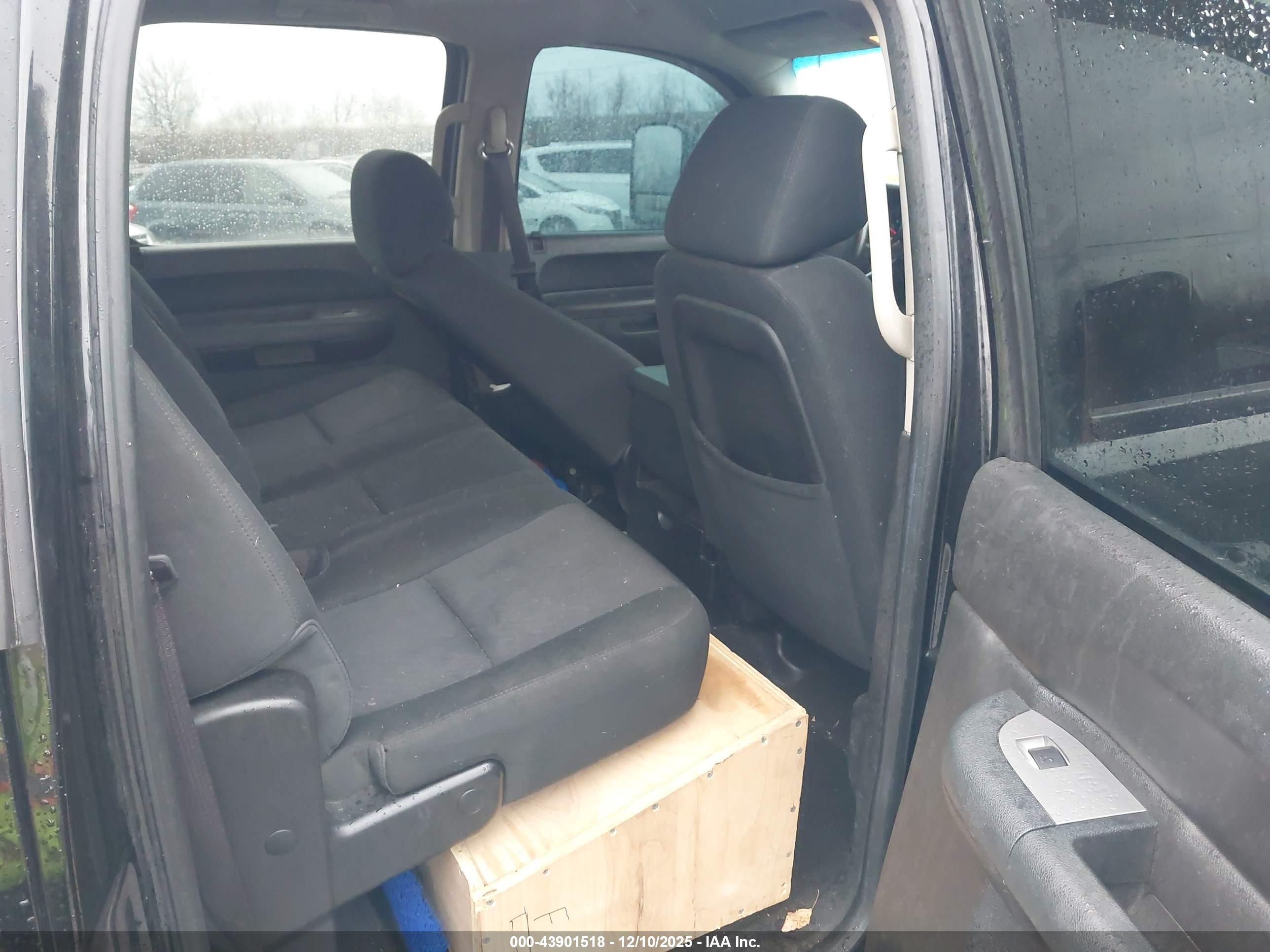 CHEVROLET SILVERADO image 8