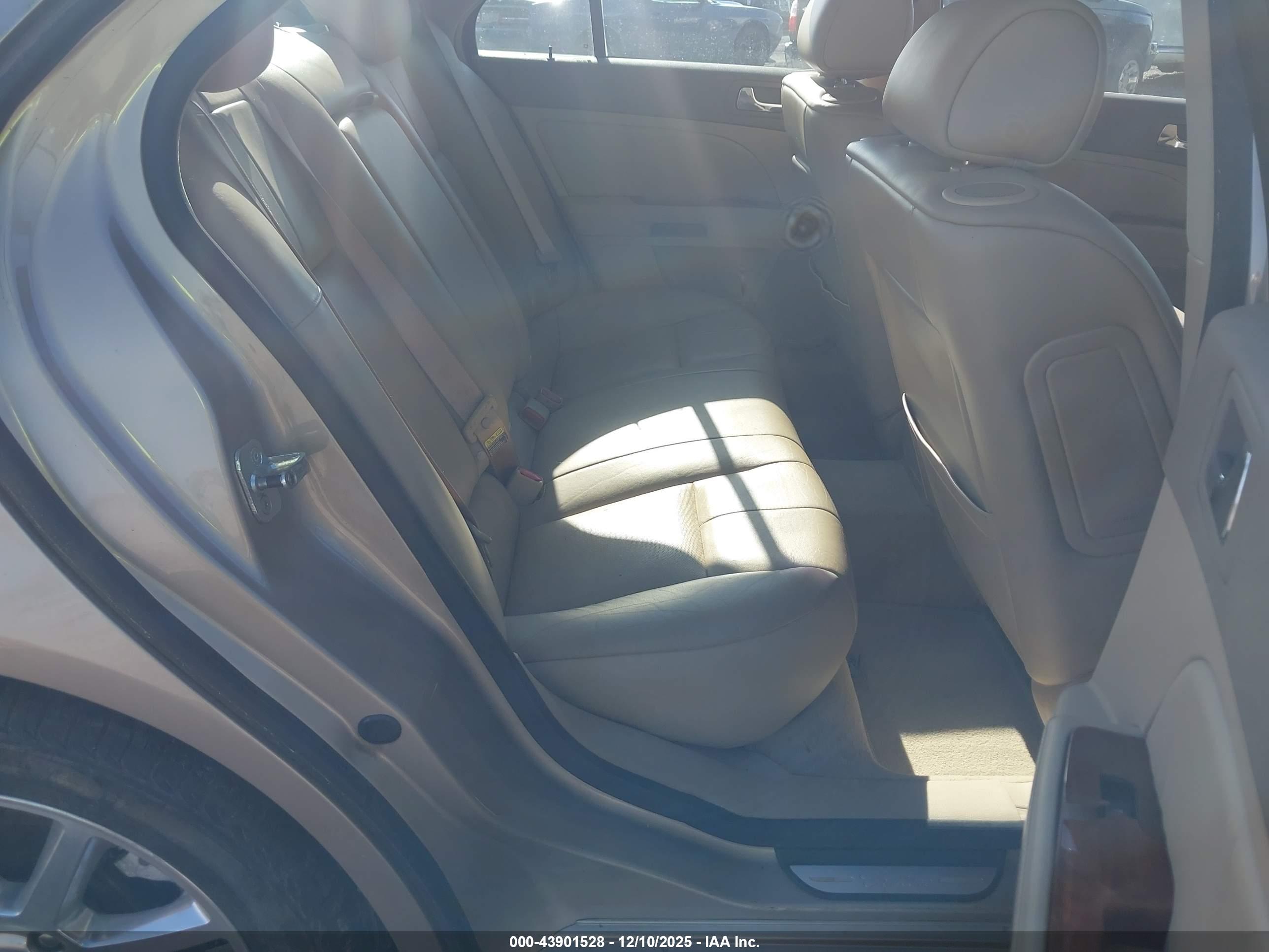 CADILLAC STS image 8