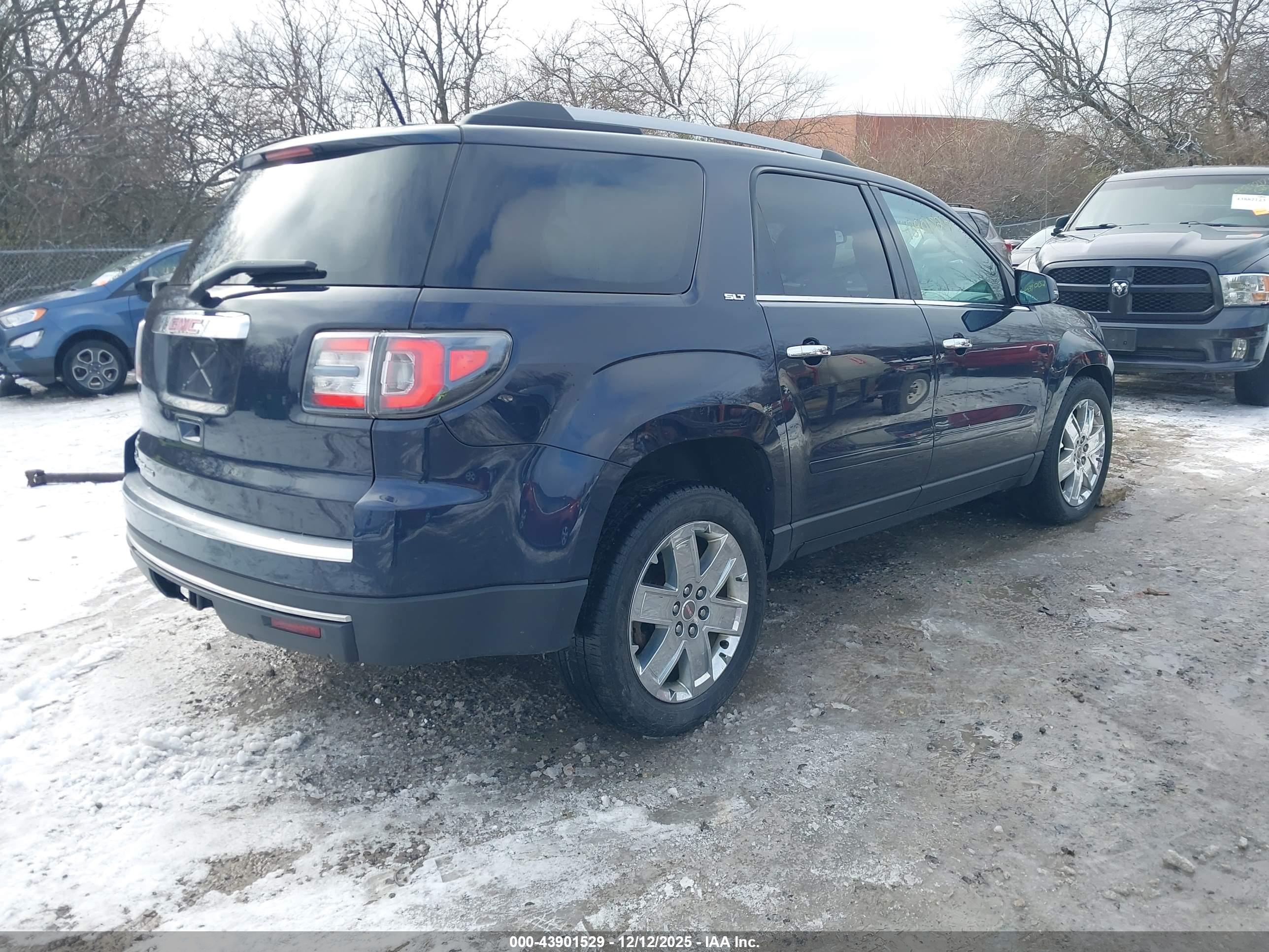 GMC ACADIA image 4