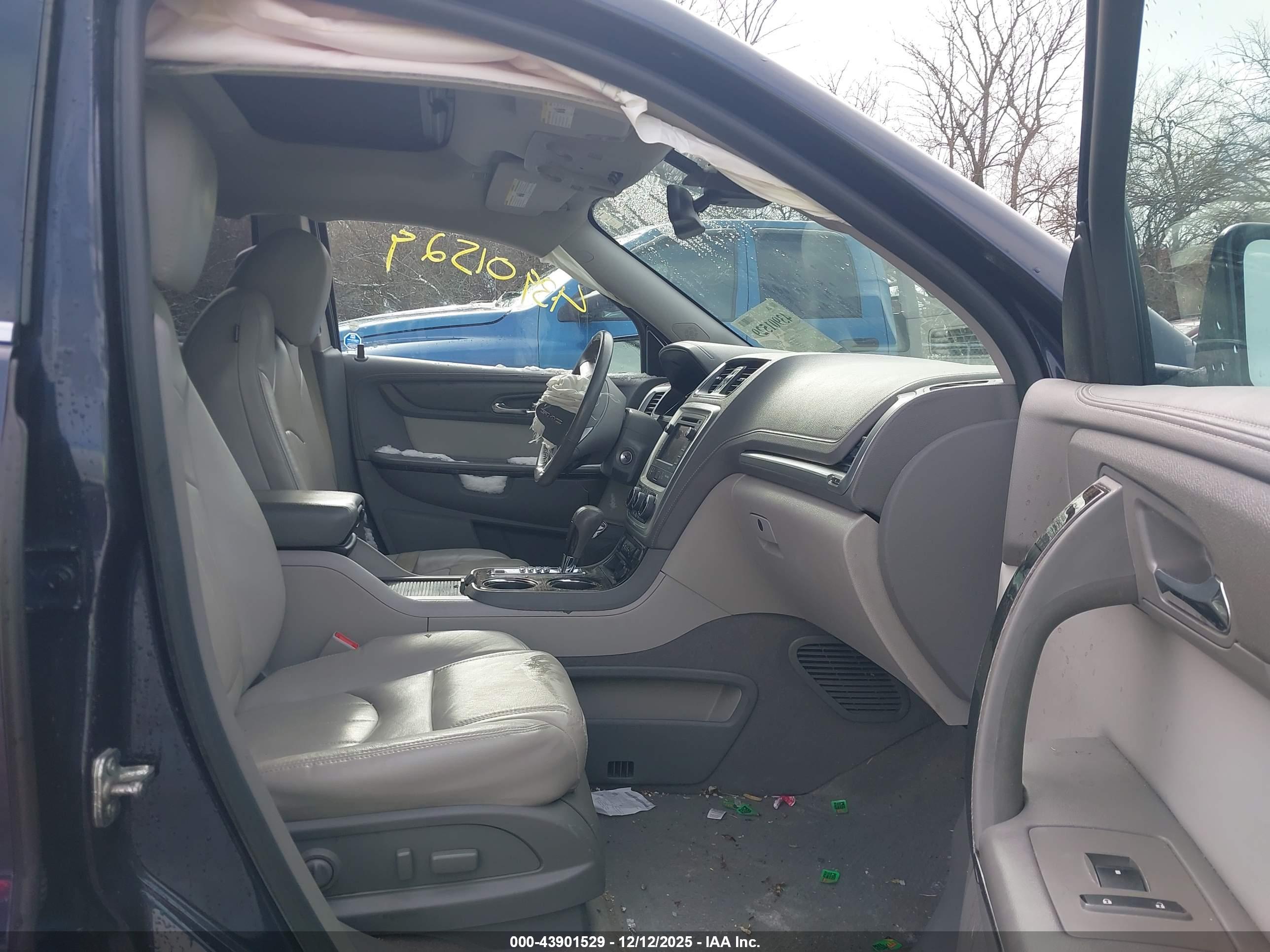 GMC ACADIA image 5
