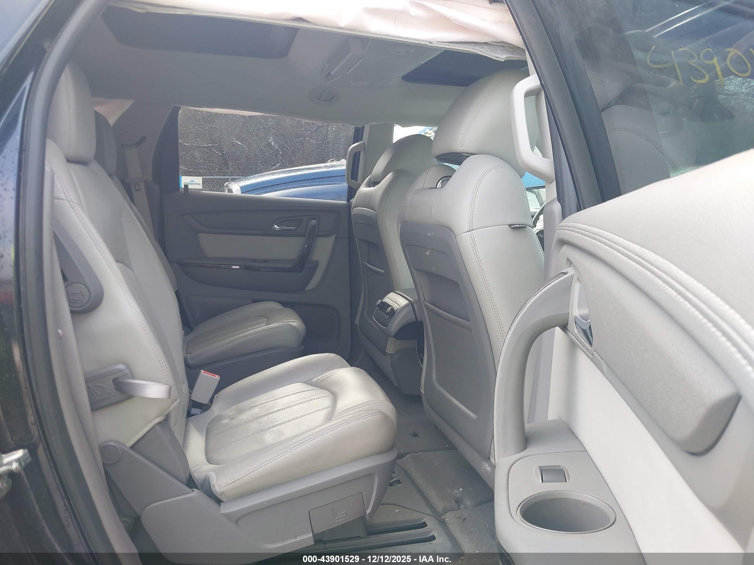 GMC ACADIA image 8