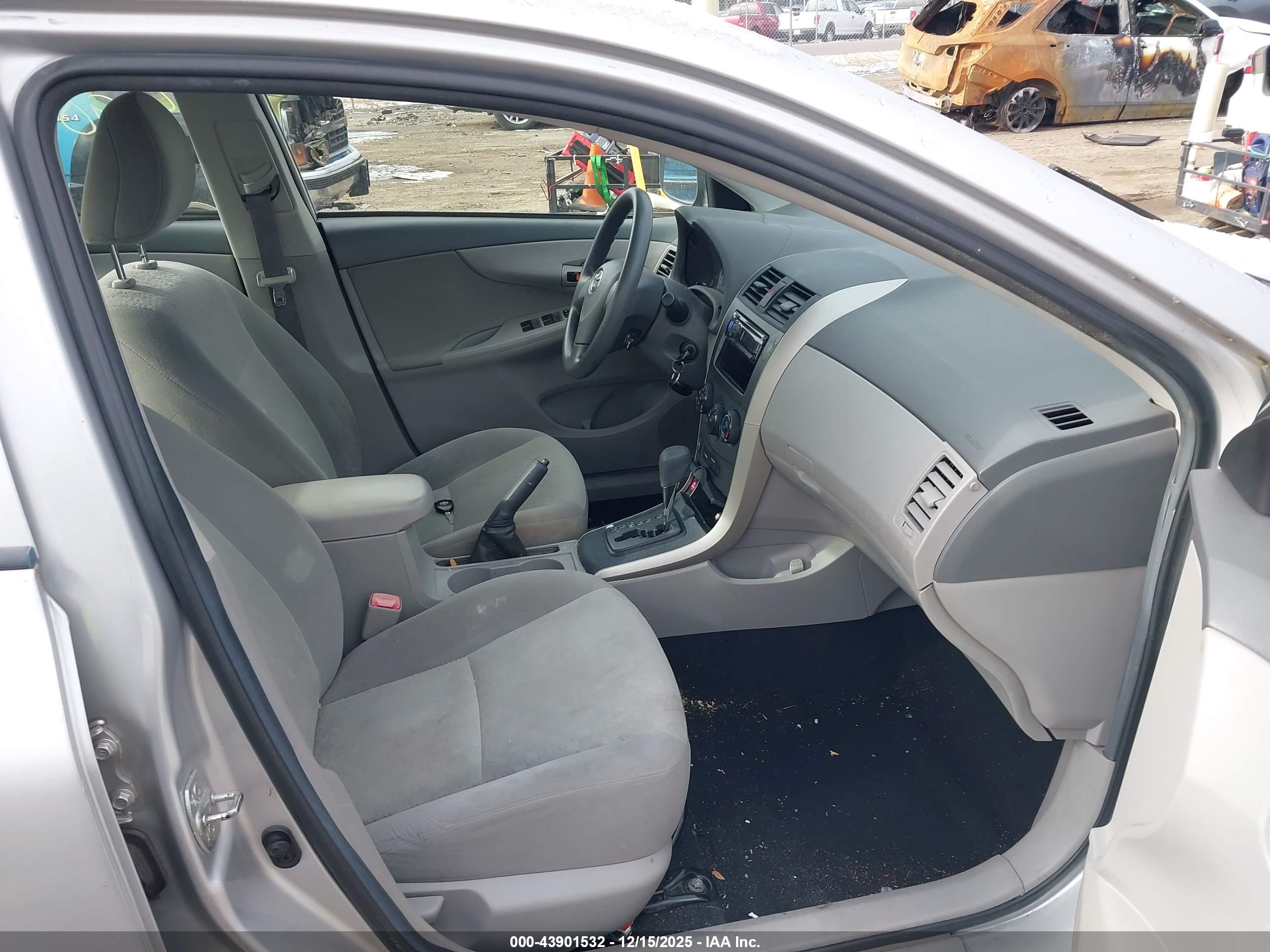 TOYOTA COROLLA image 5