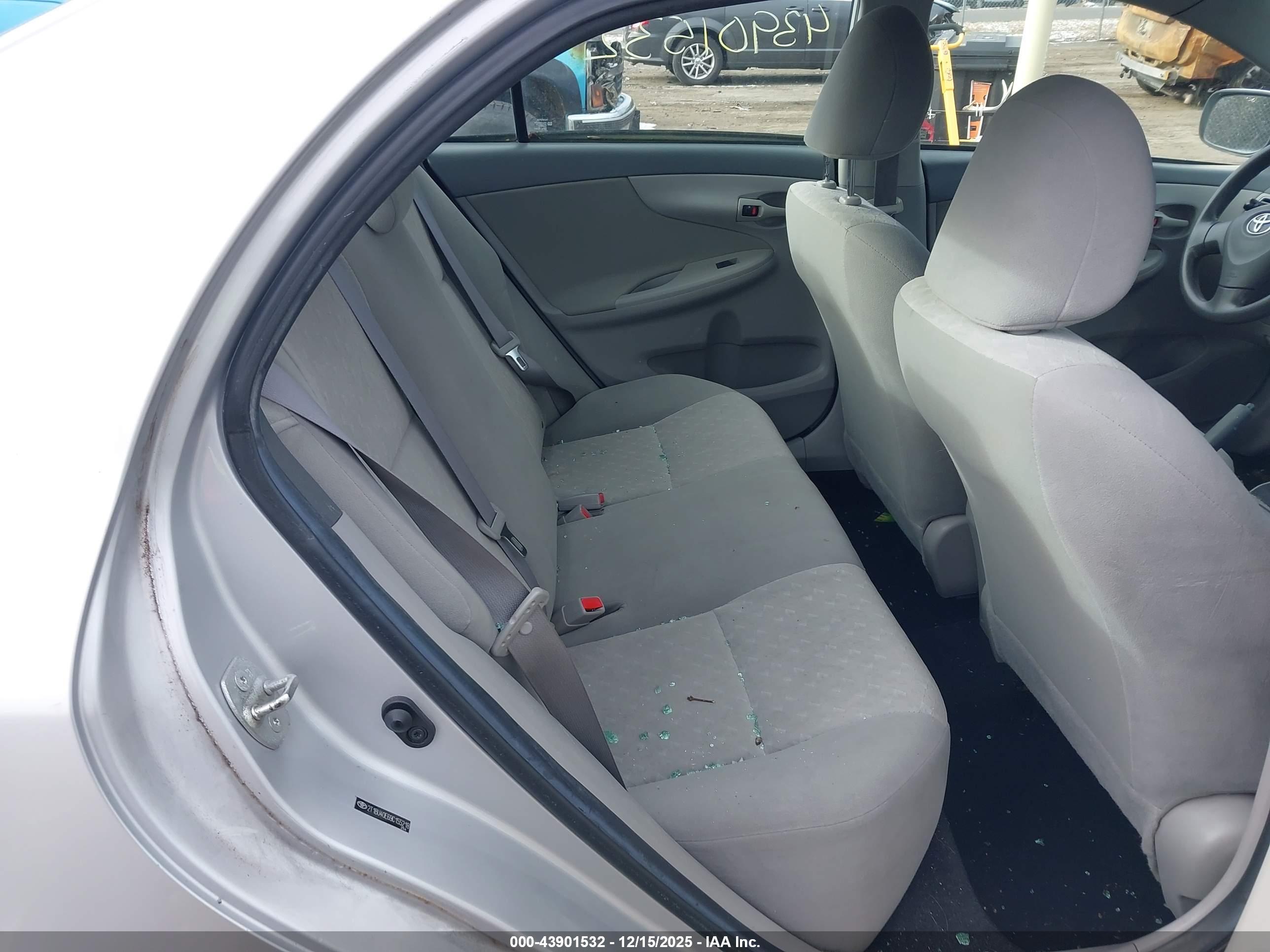 TOYOTA COROLLA image 8