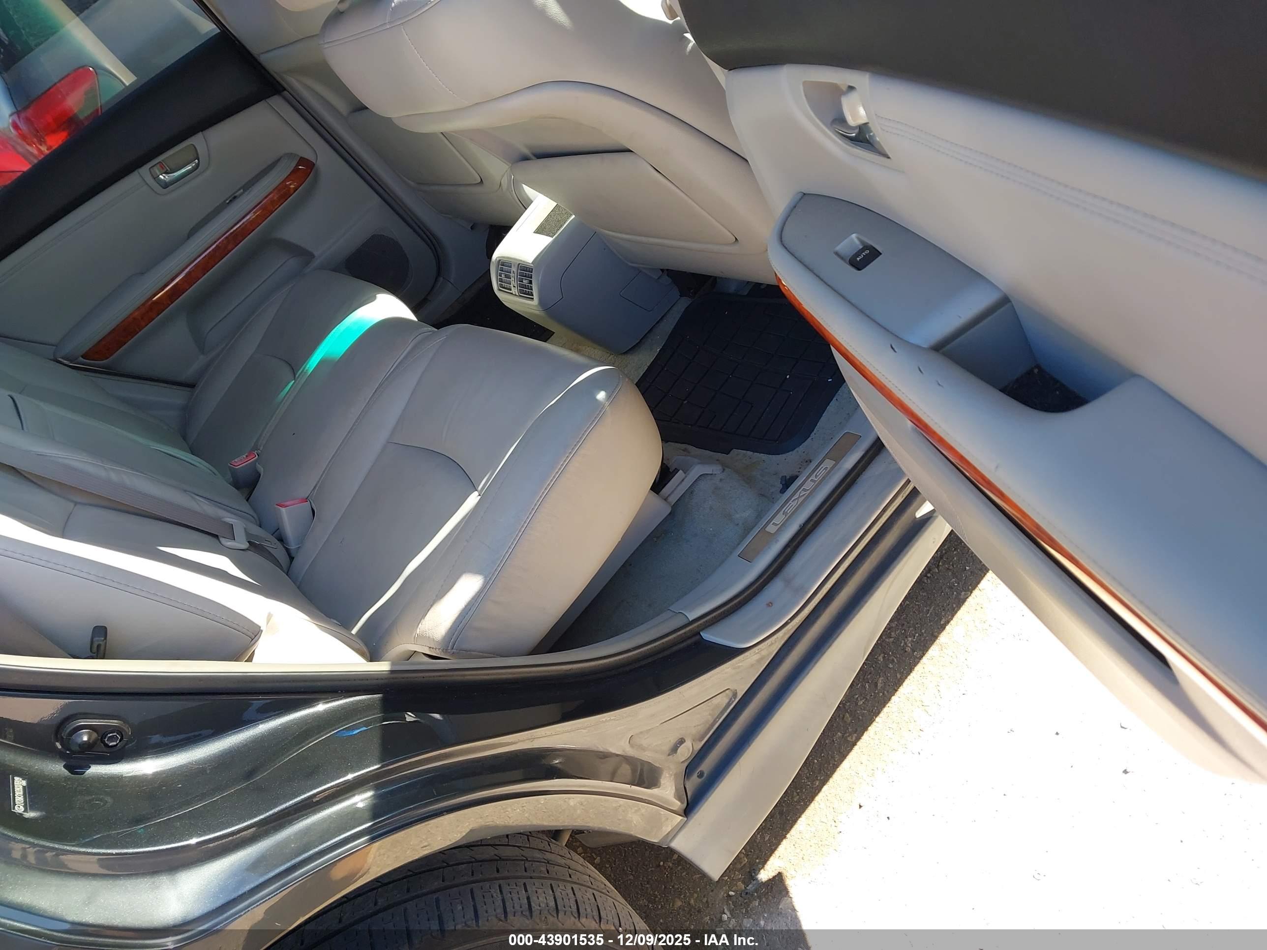 LEXUS RX image 8