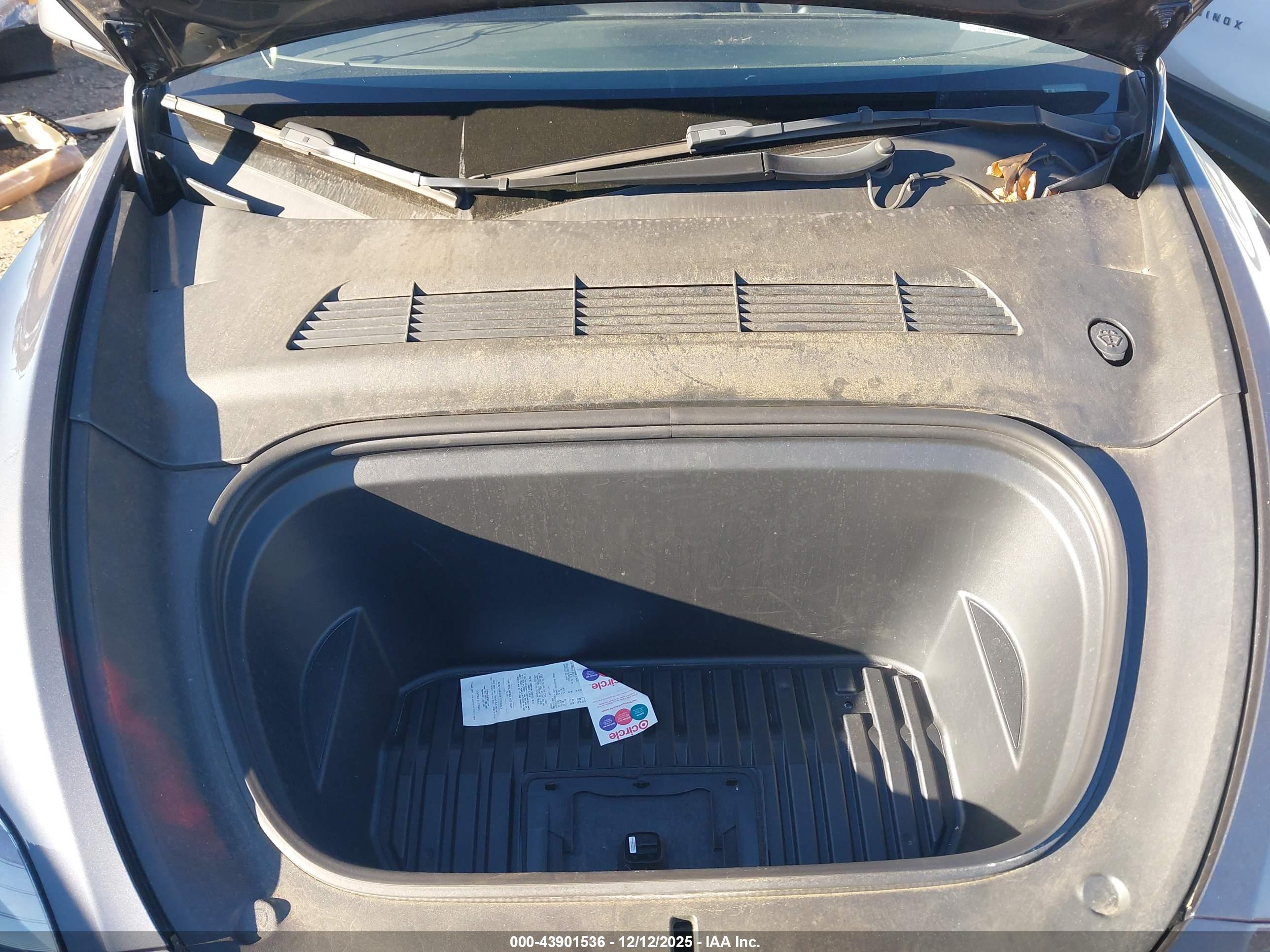 TESLA MODEL image 10