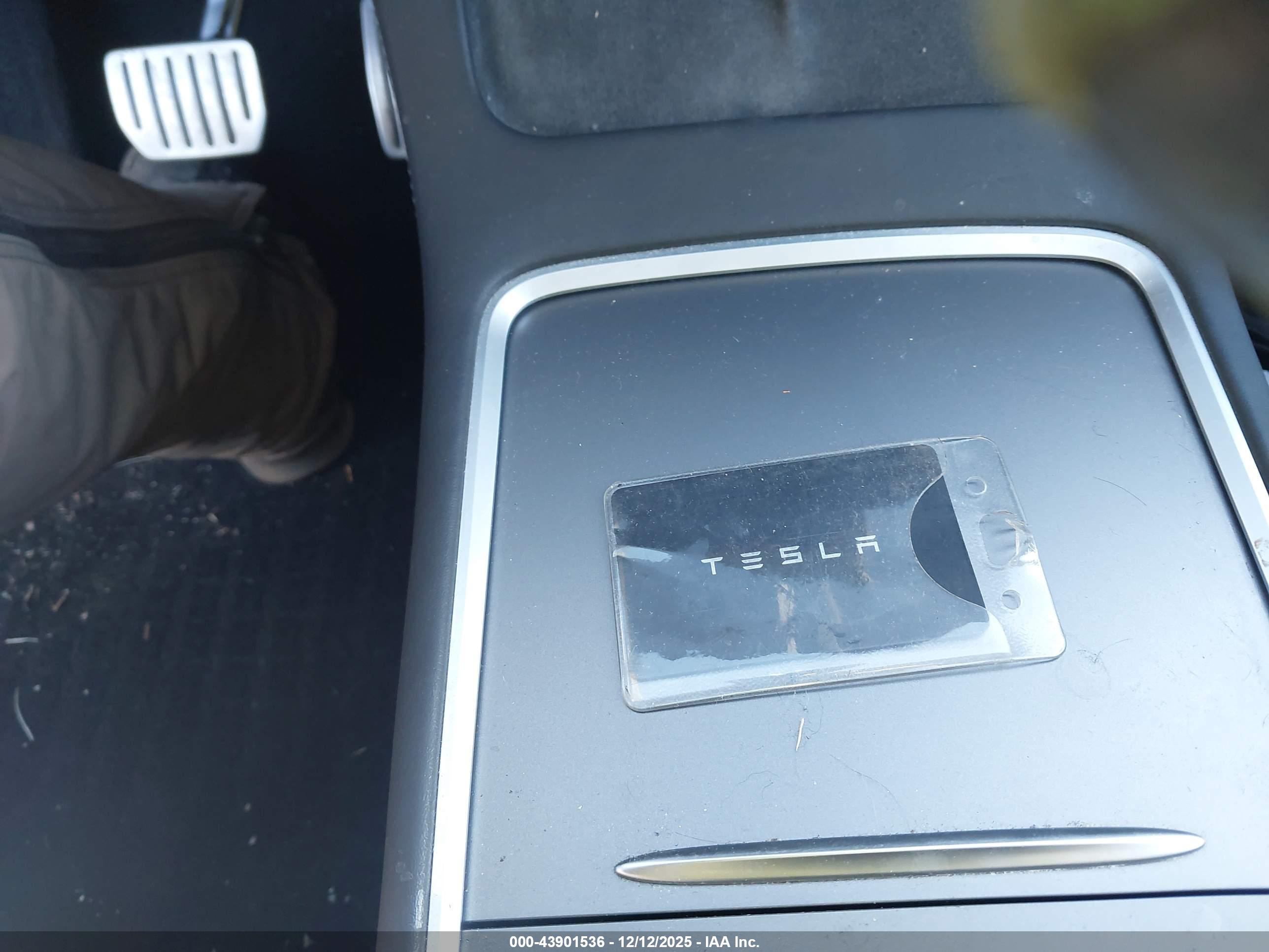 TESLA MODEL image 11