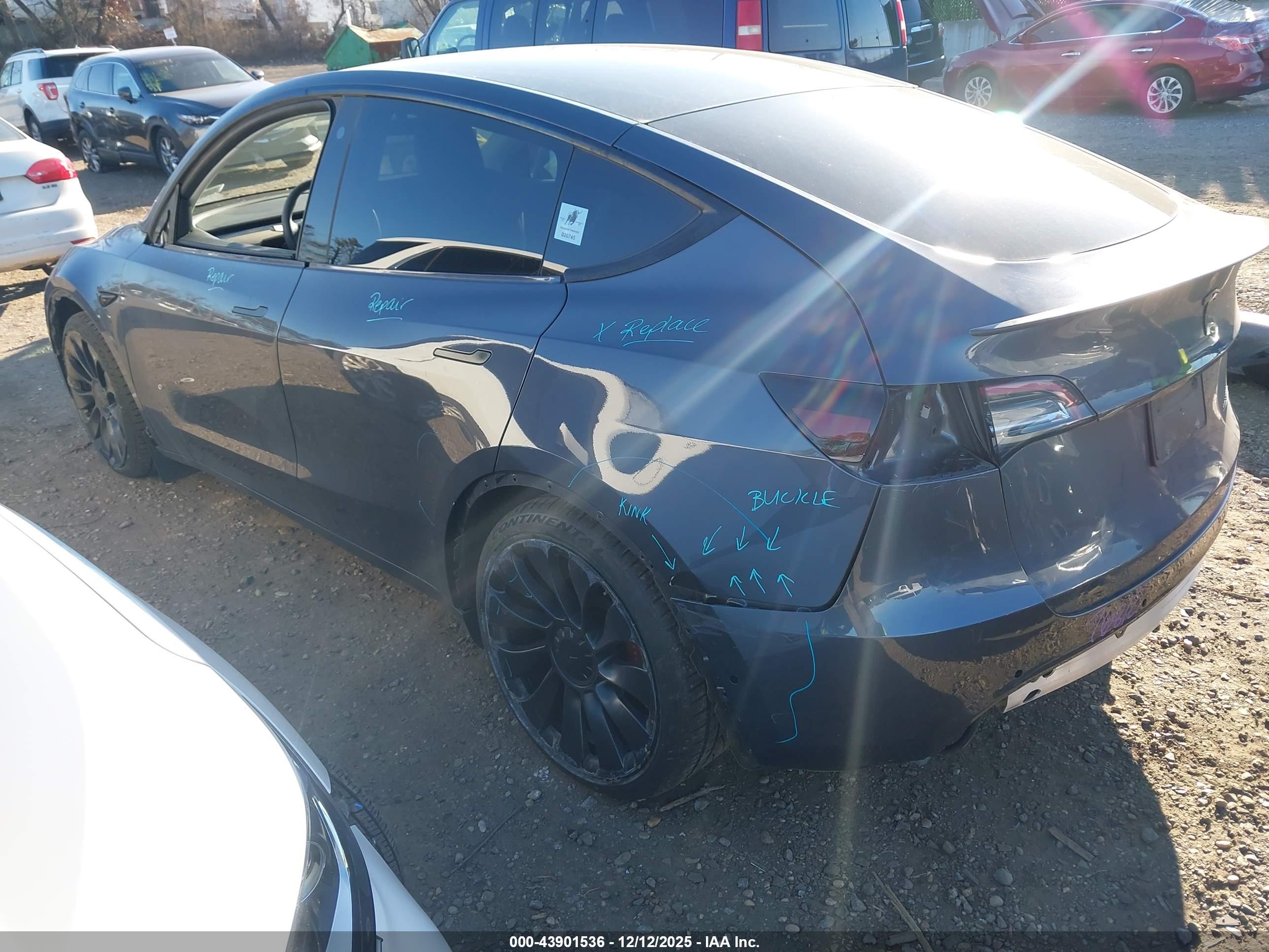 TESLA MODEL image 3
