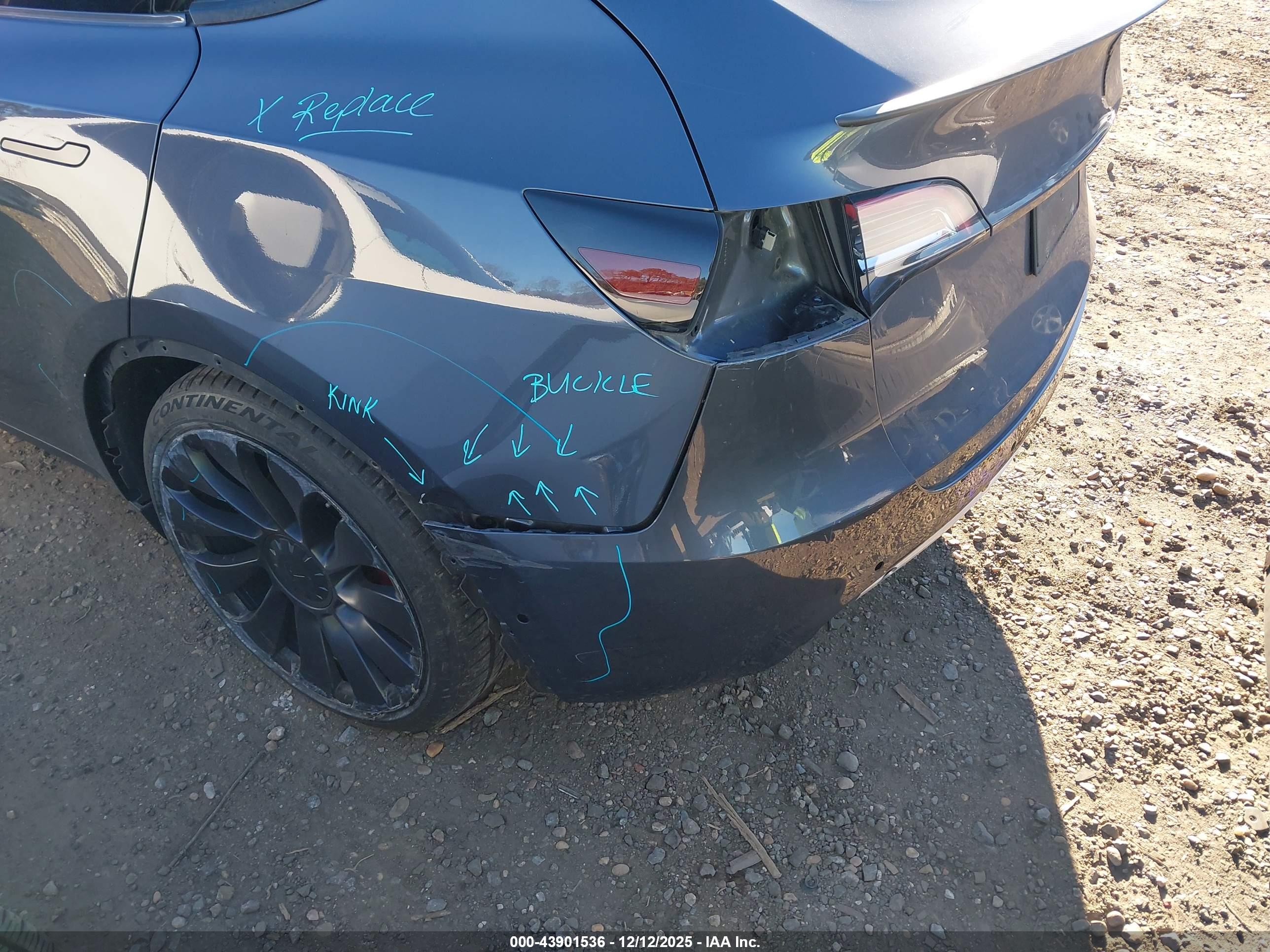 TESLA MODEL image 6
