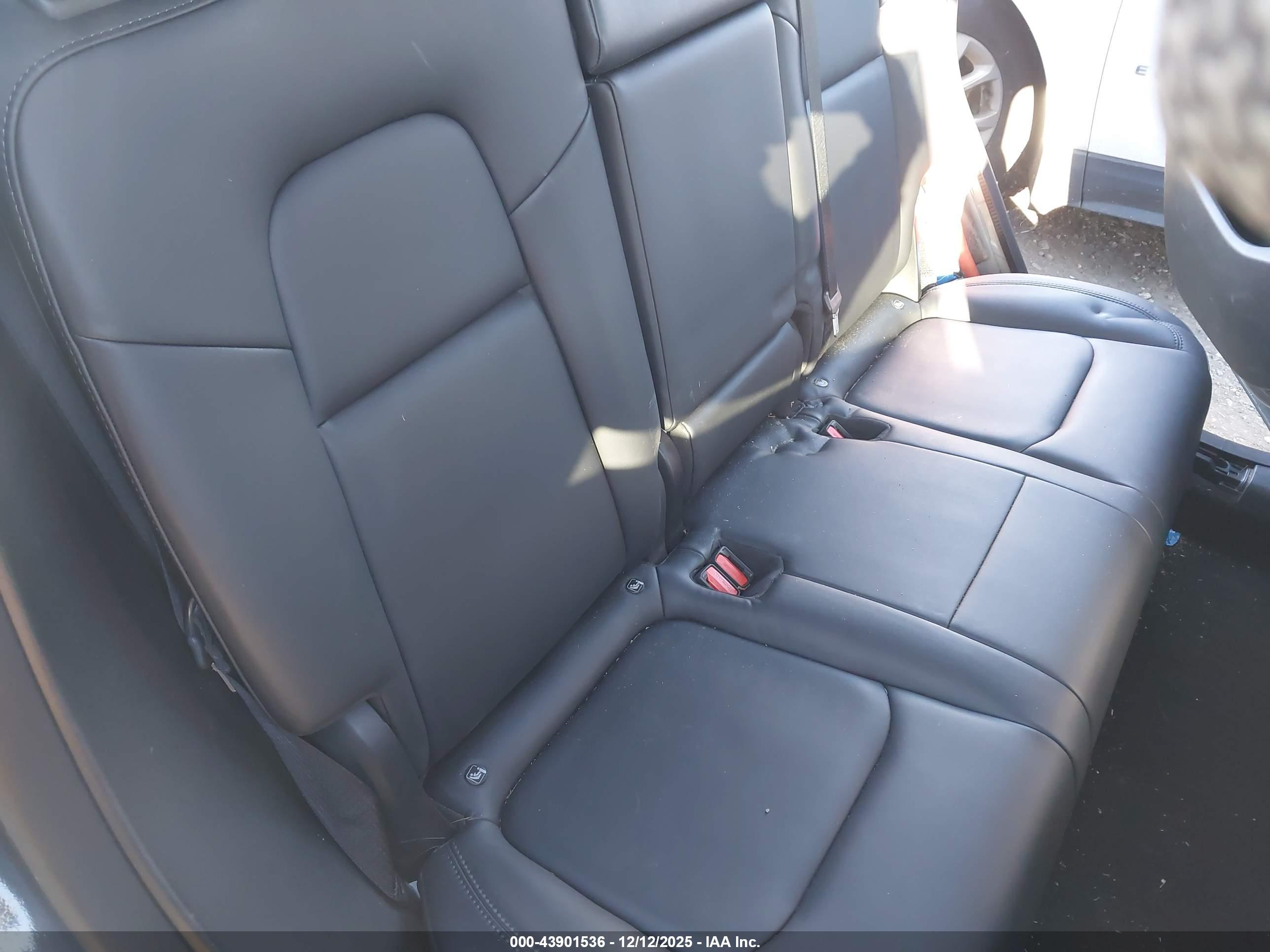TESLA MODEL image 8