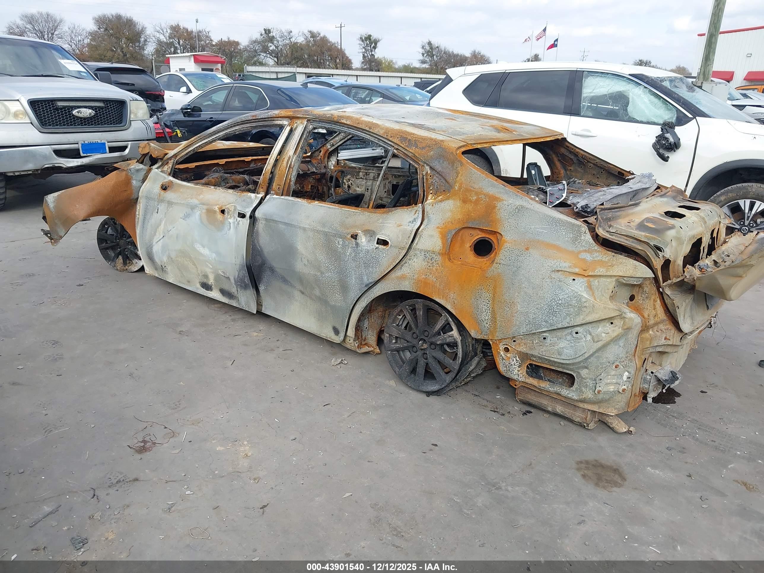TOYOTA CAMRY image 3