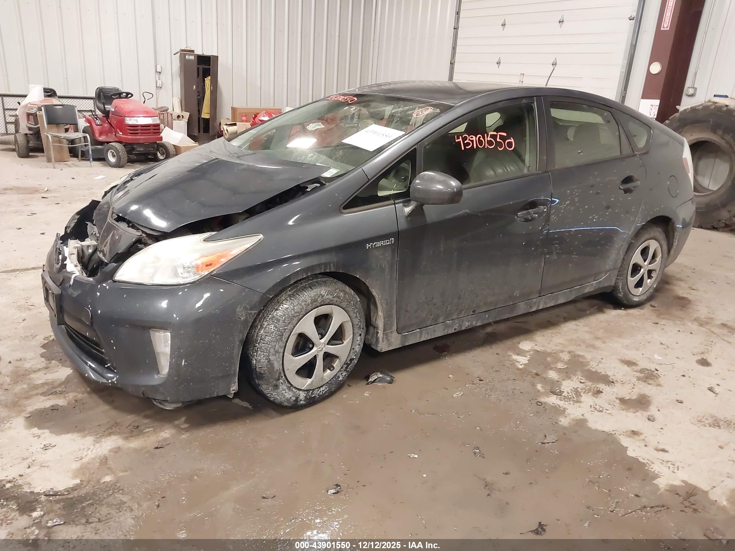 TOYOTA PRIUS image 2
