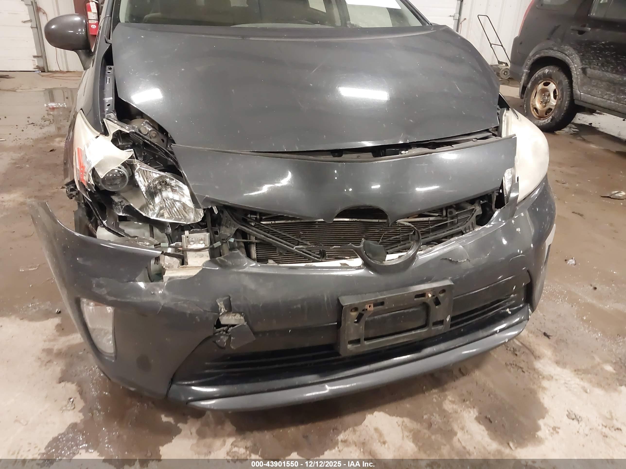 TOYOTA PRIUS image 6
