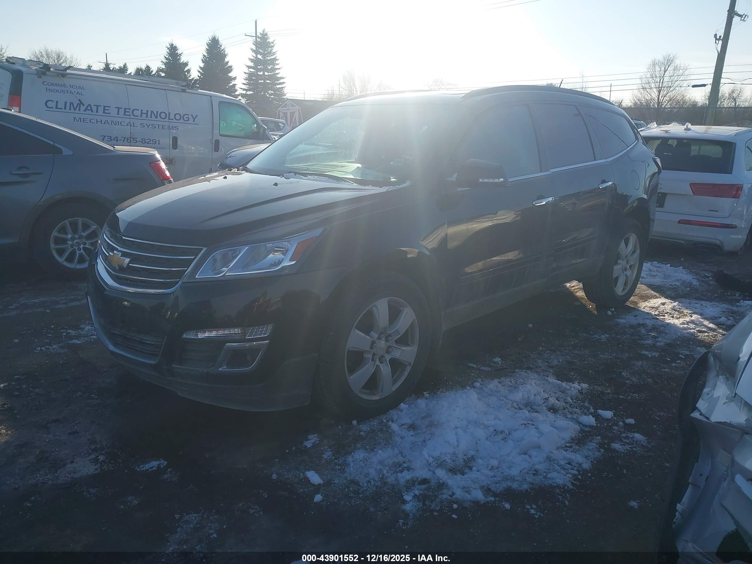 CHEVROLET TRAVERSE image 2