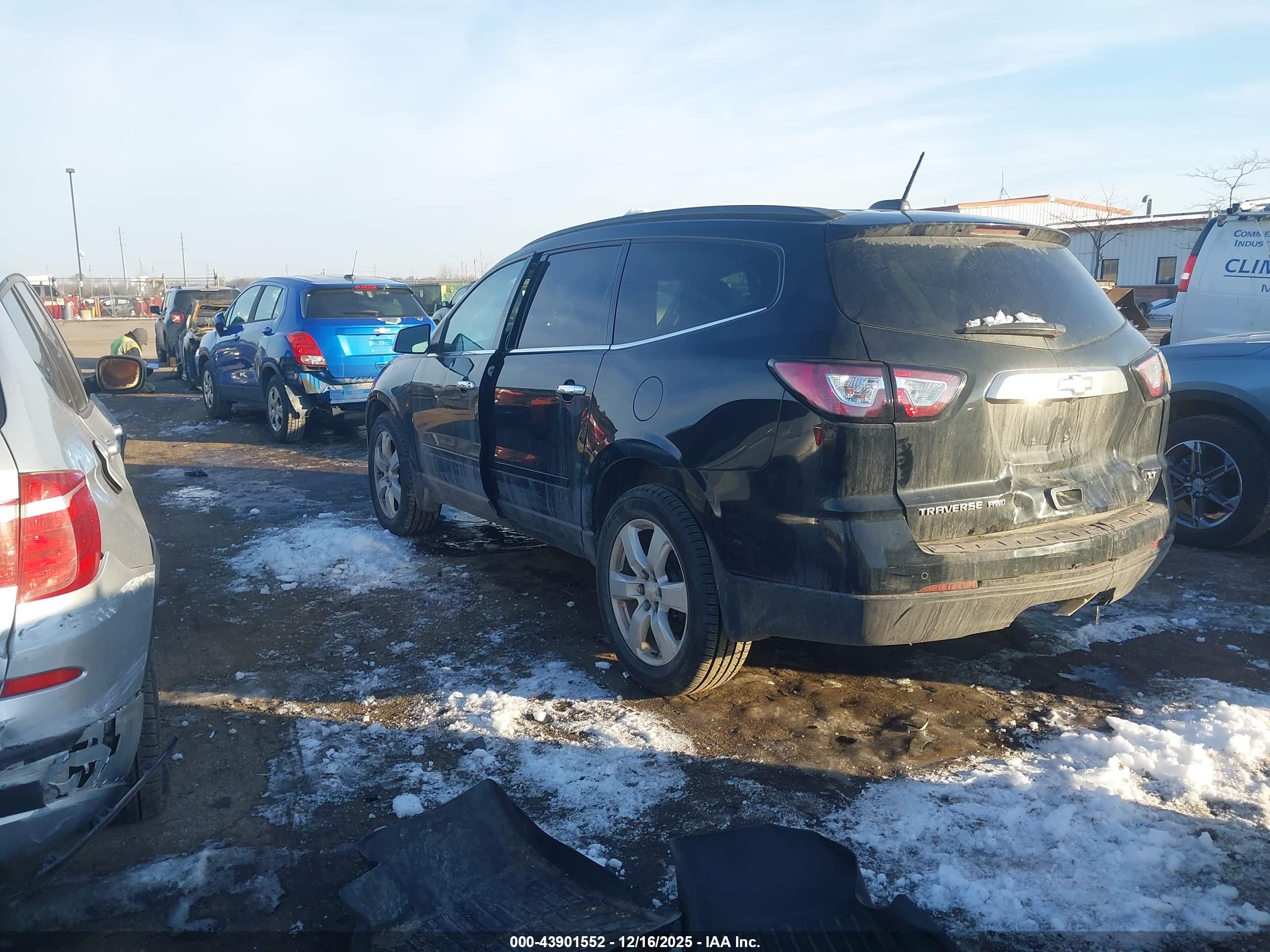 CHEVROLET TRAVERSE image 3
