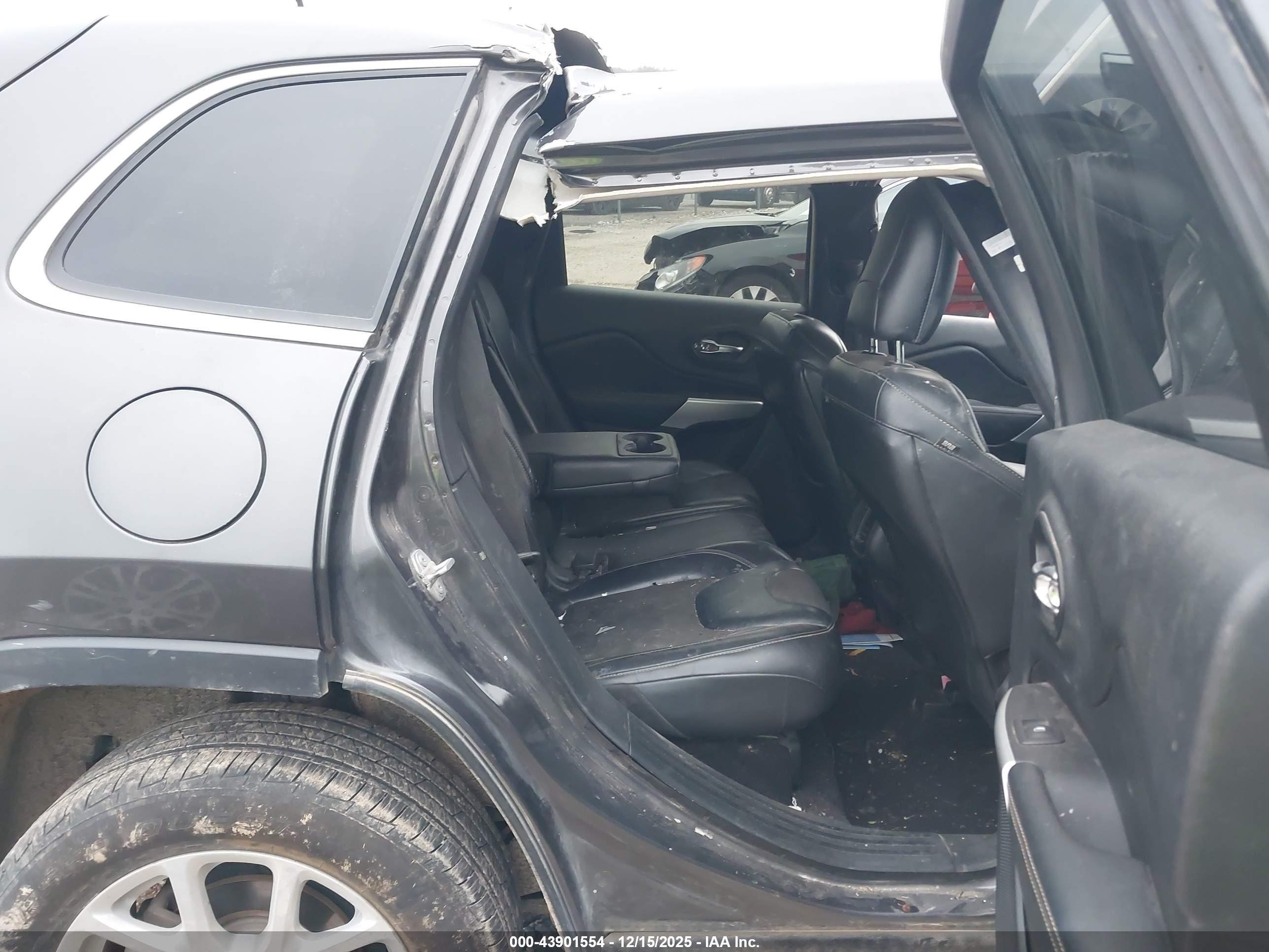 JEEP CHEROKEE image 8