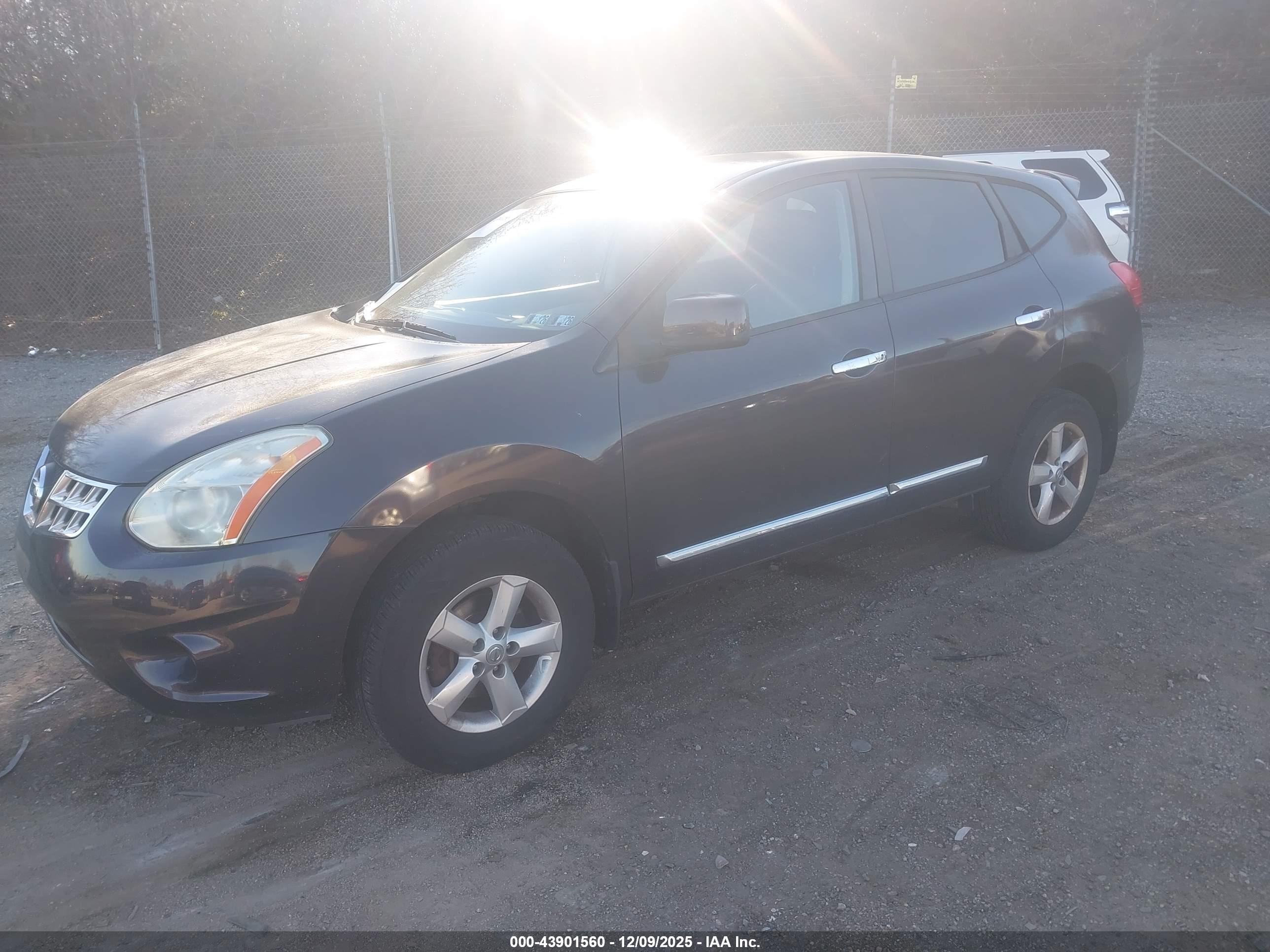 NISSAN ROGUE image 2