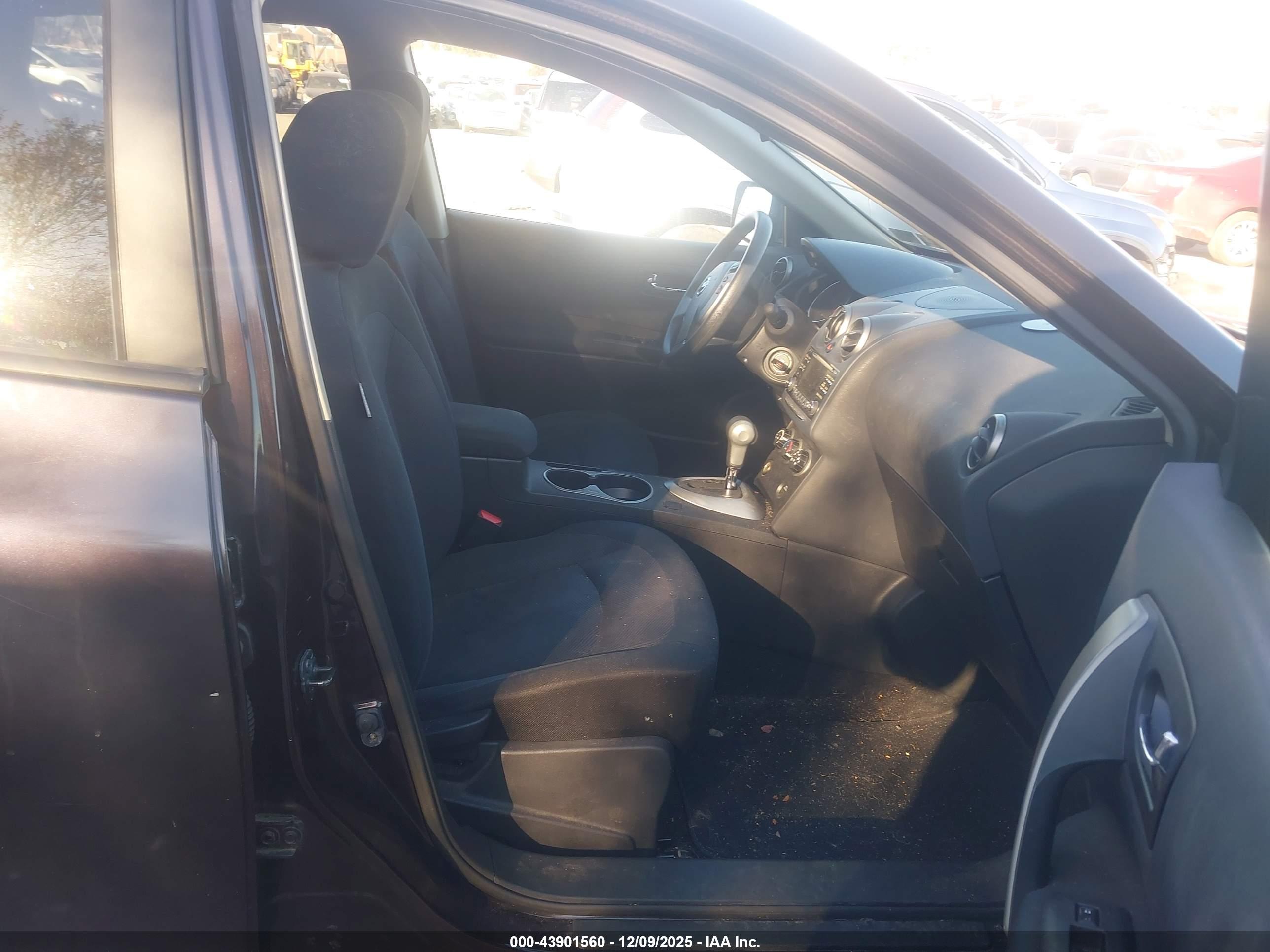 NISSAN ROGUE image 5
