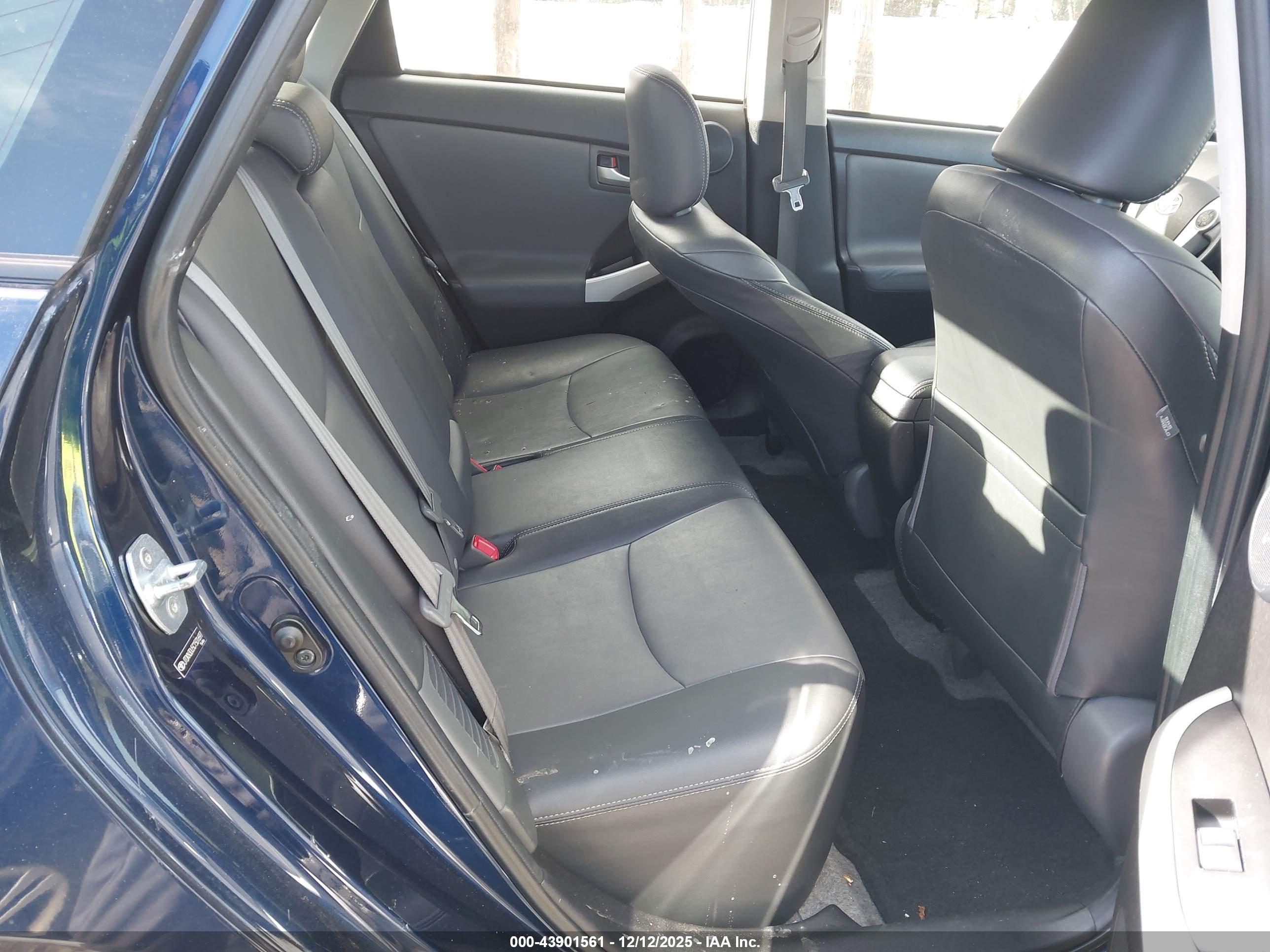 TOYOTA PRIUS image 8