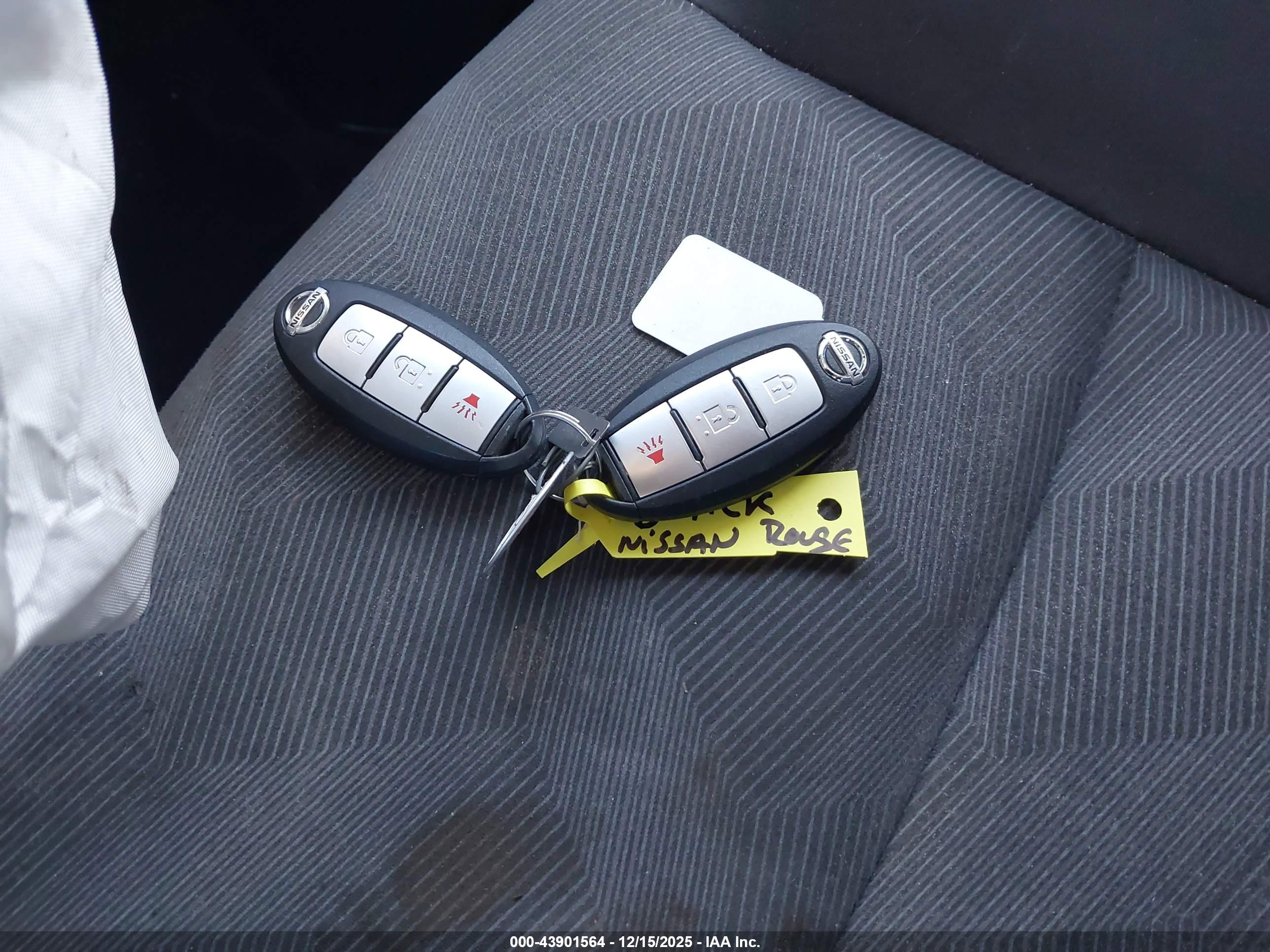 NISSAN ROGUE image 11