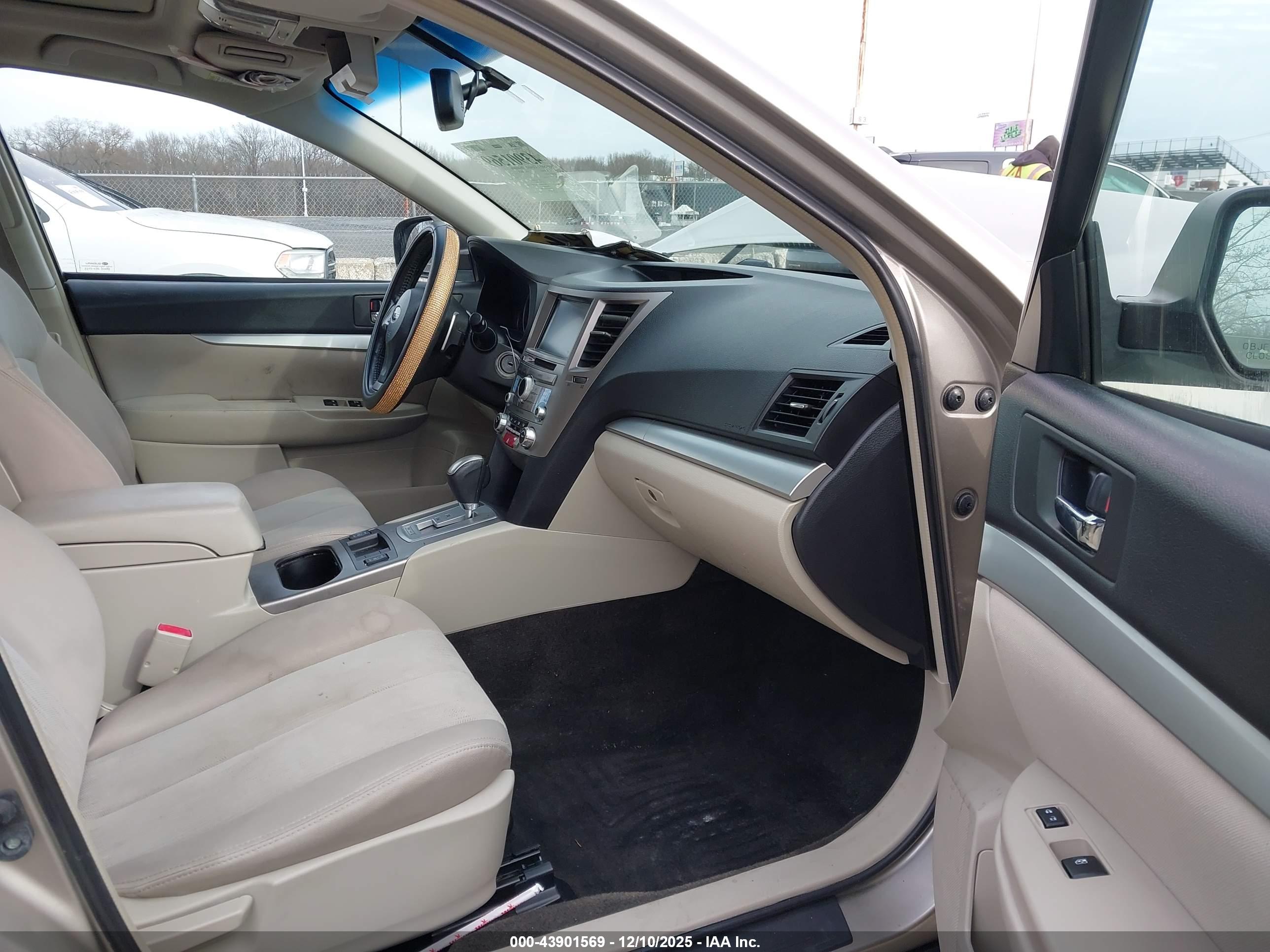 SUBARU OUTBACK image 5
