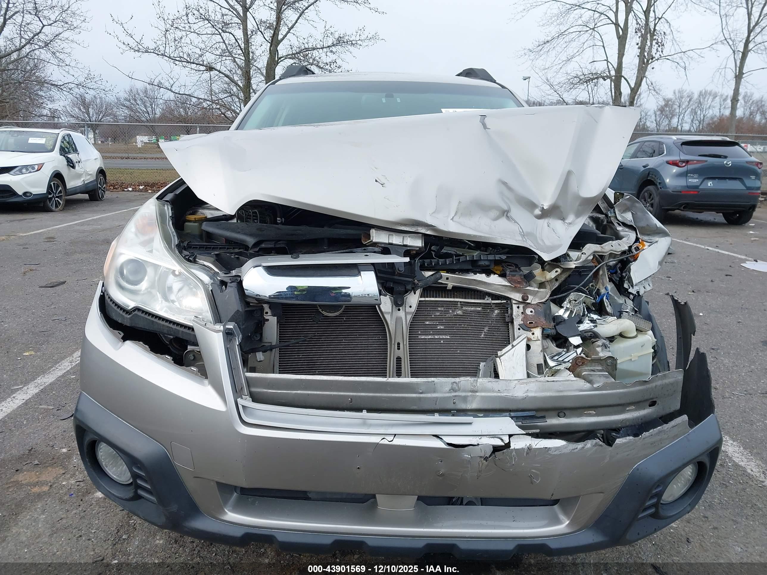 SUBARU OUTBACK image 6