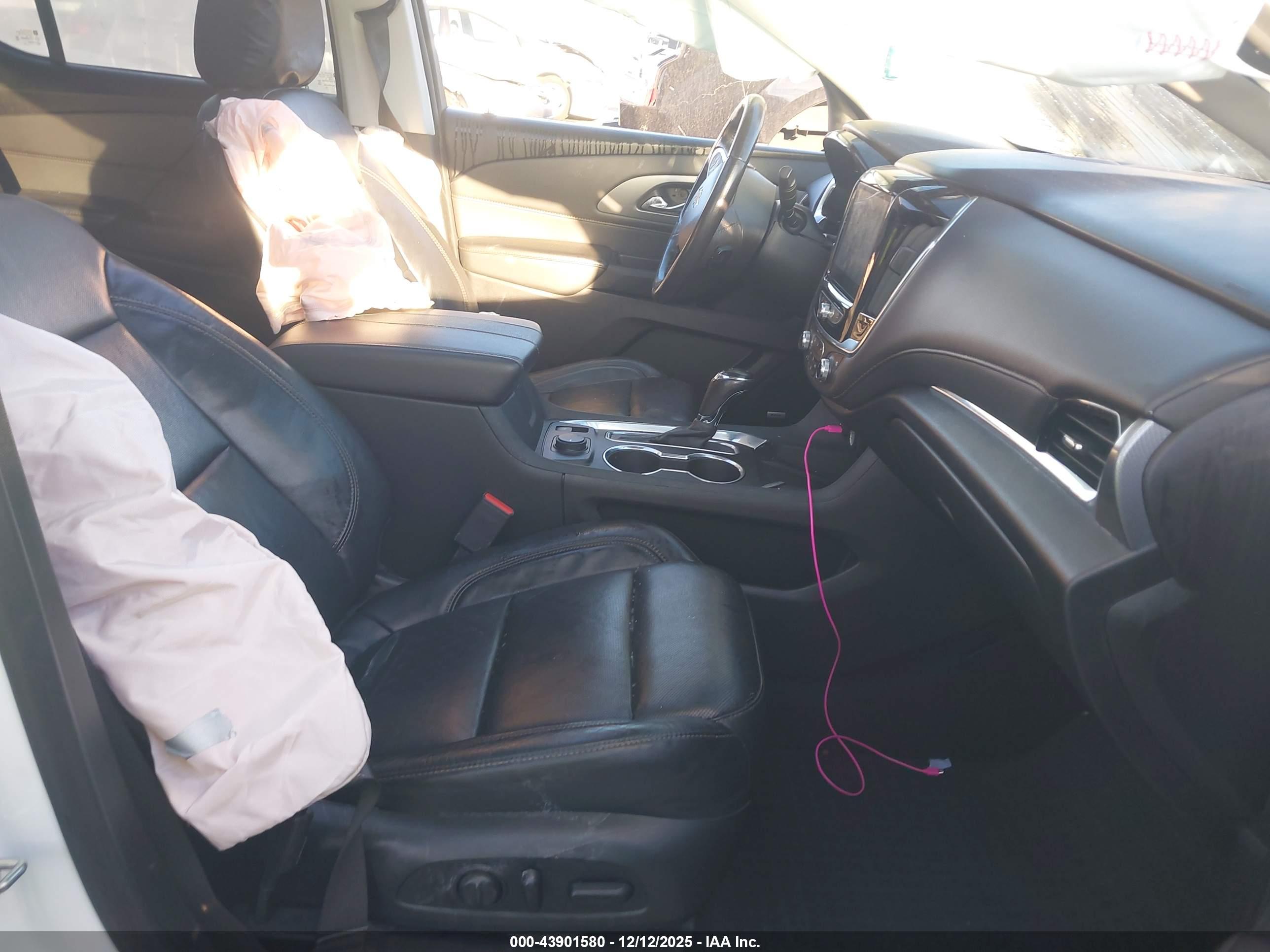 CHEVROLET TRAVERSE image 5