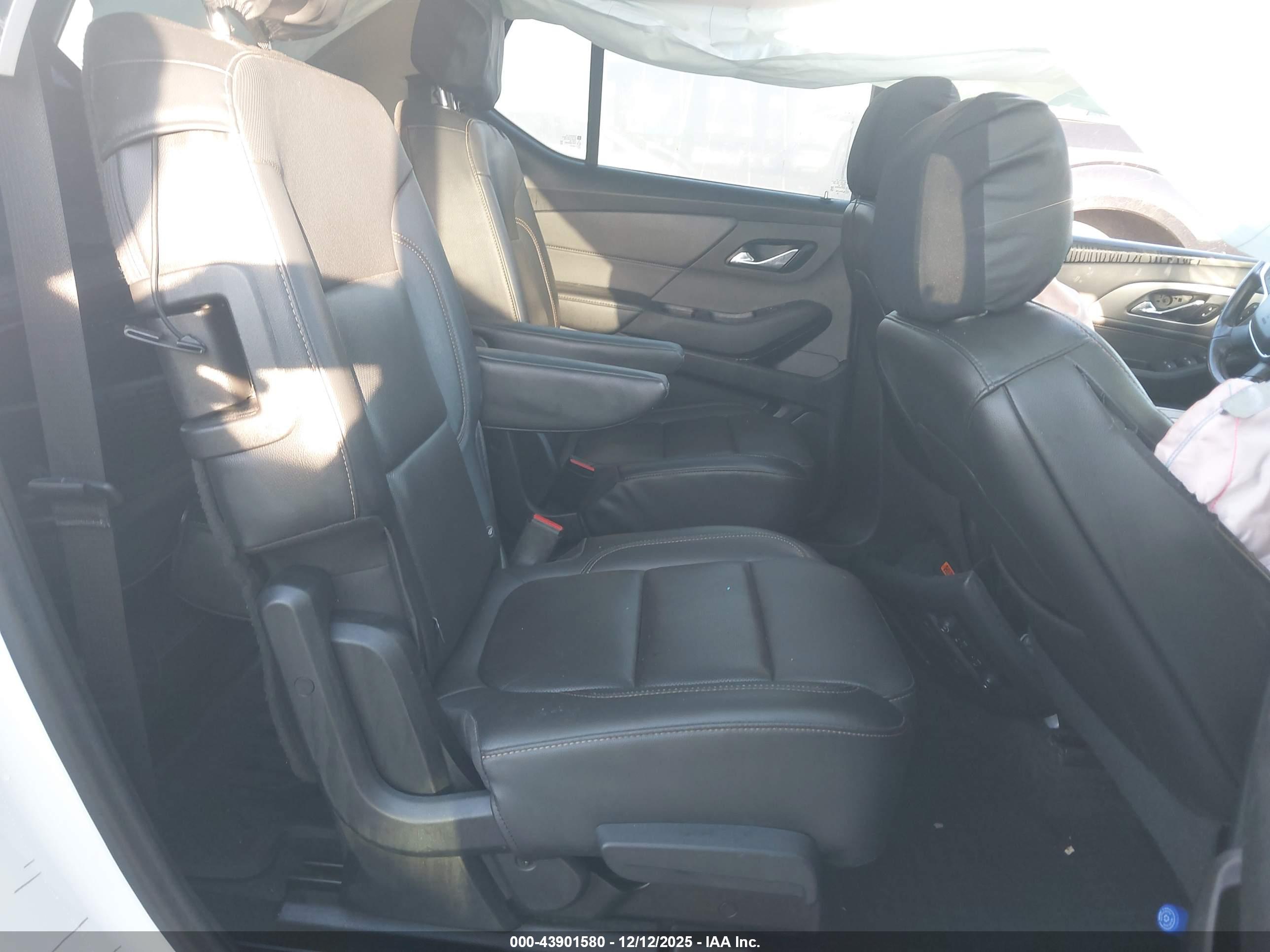 CHEVROLET TRAVERSE image 8