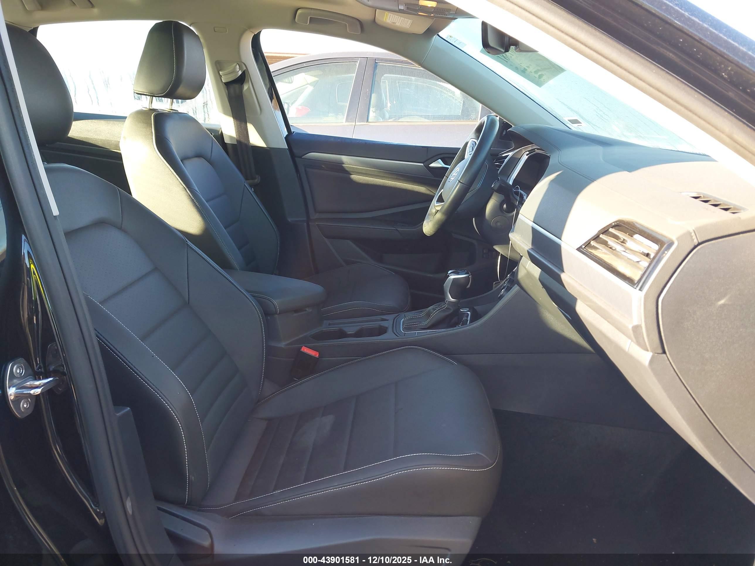 VOLKSWAGEN JETTA image 5