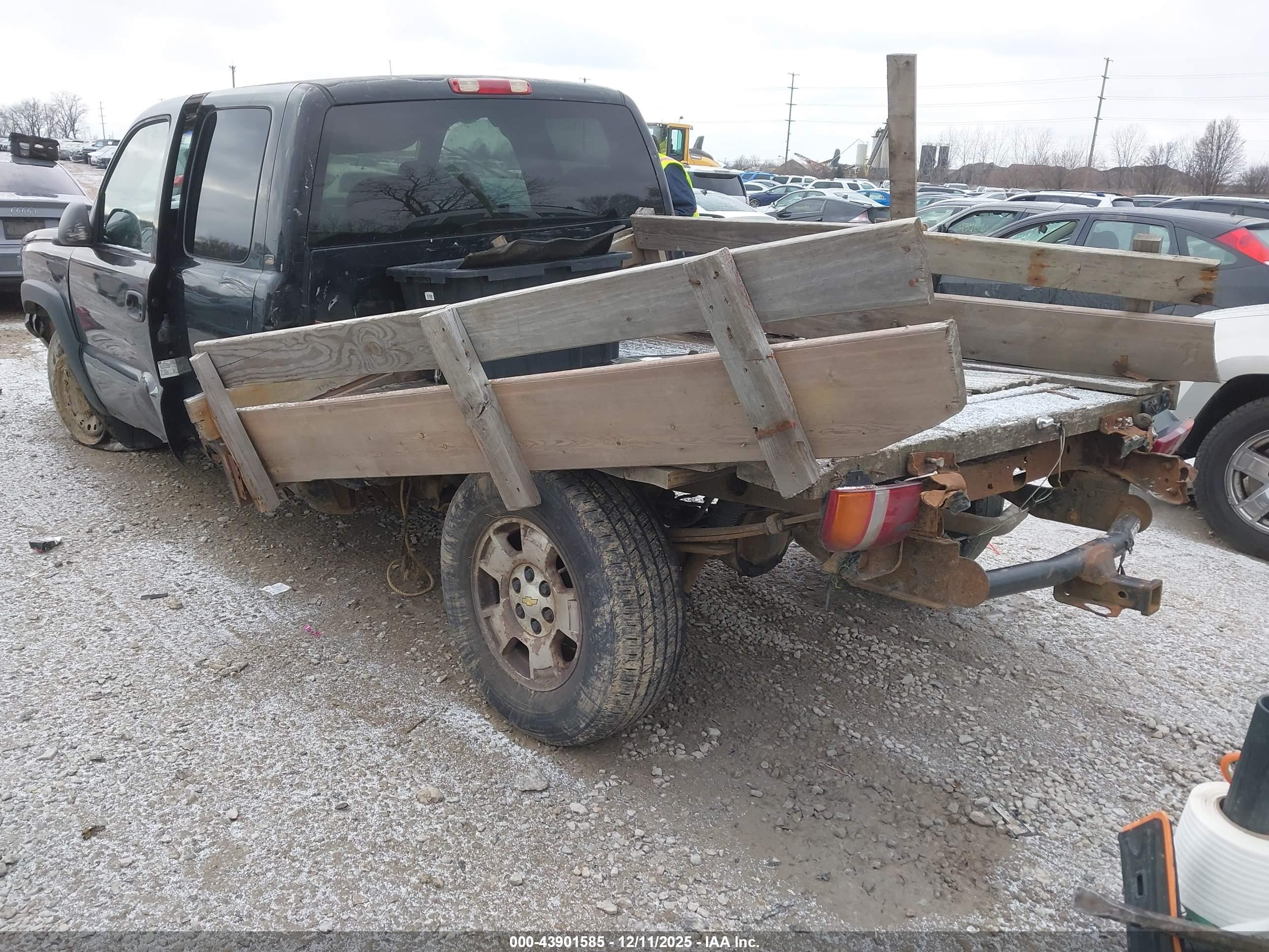 CHEVROLET SILVERADO image 3