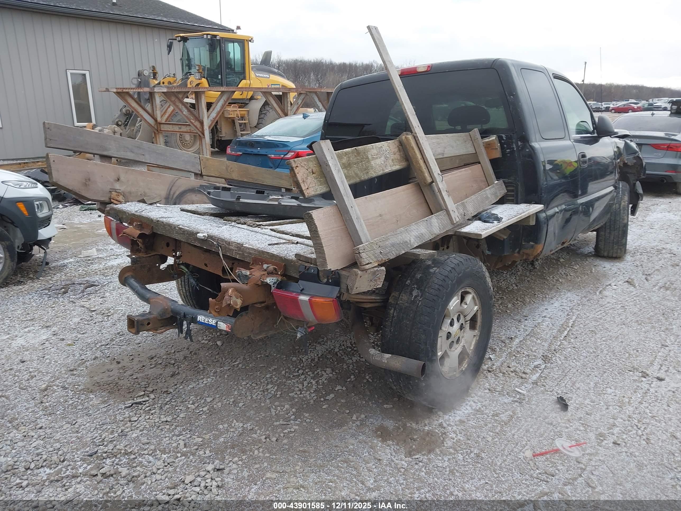 CHEVROLET SILVERADO image 4