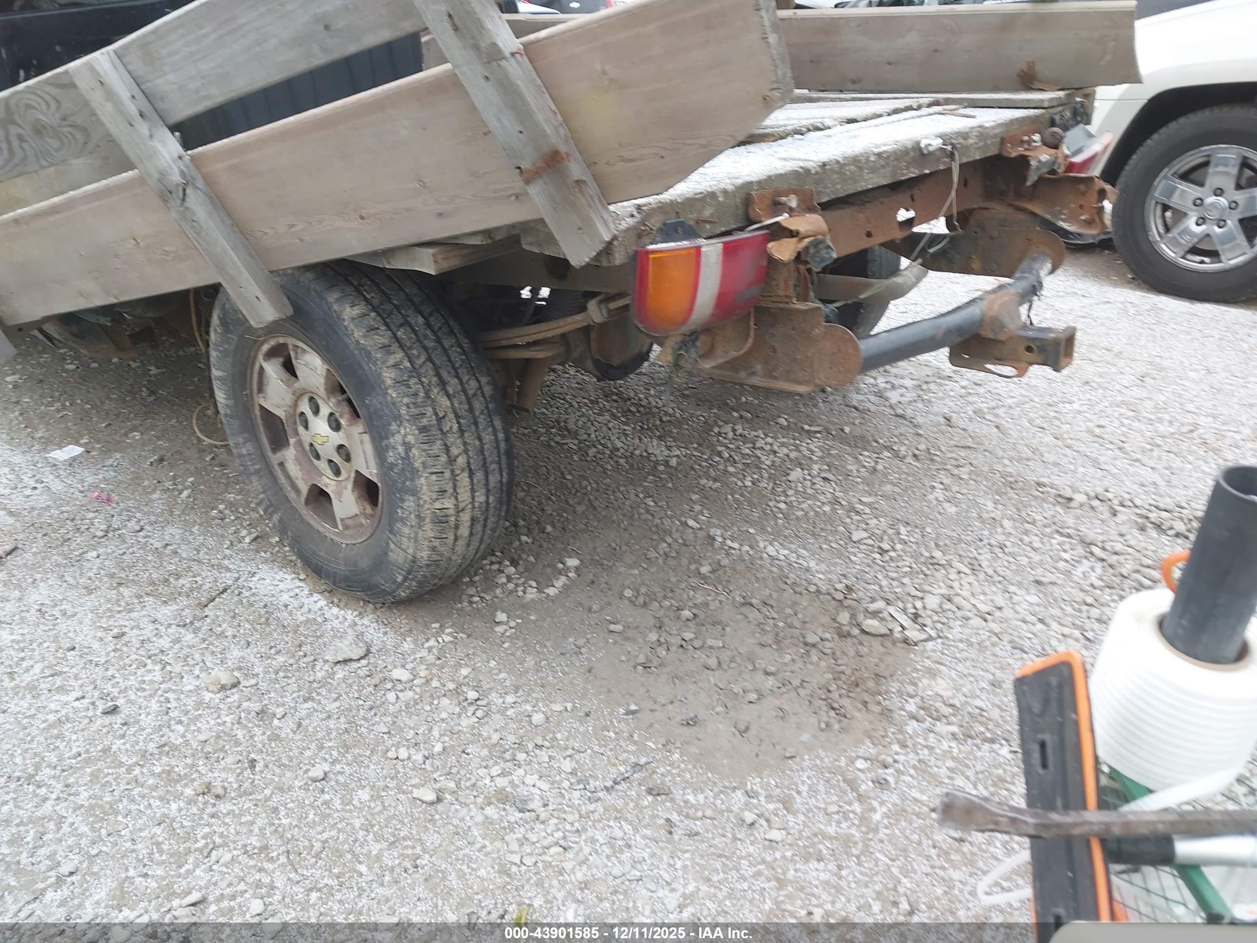 CHEVROLET SILVERADO image 6