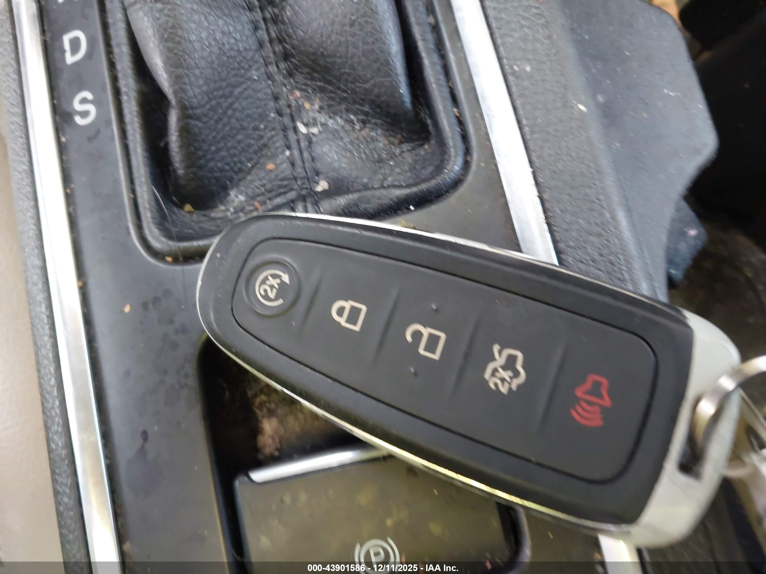 FORD ESCAPE image 11