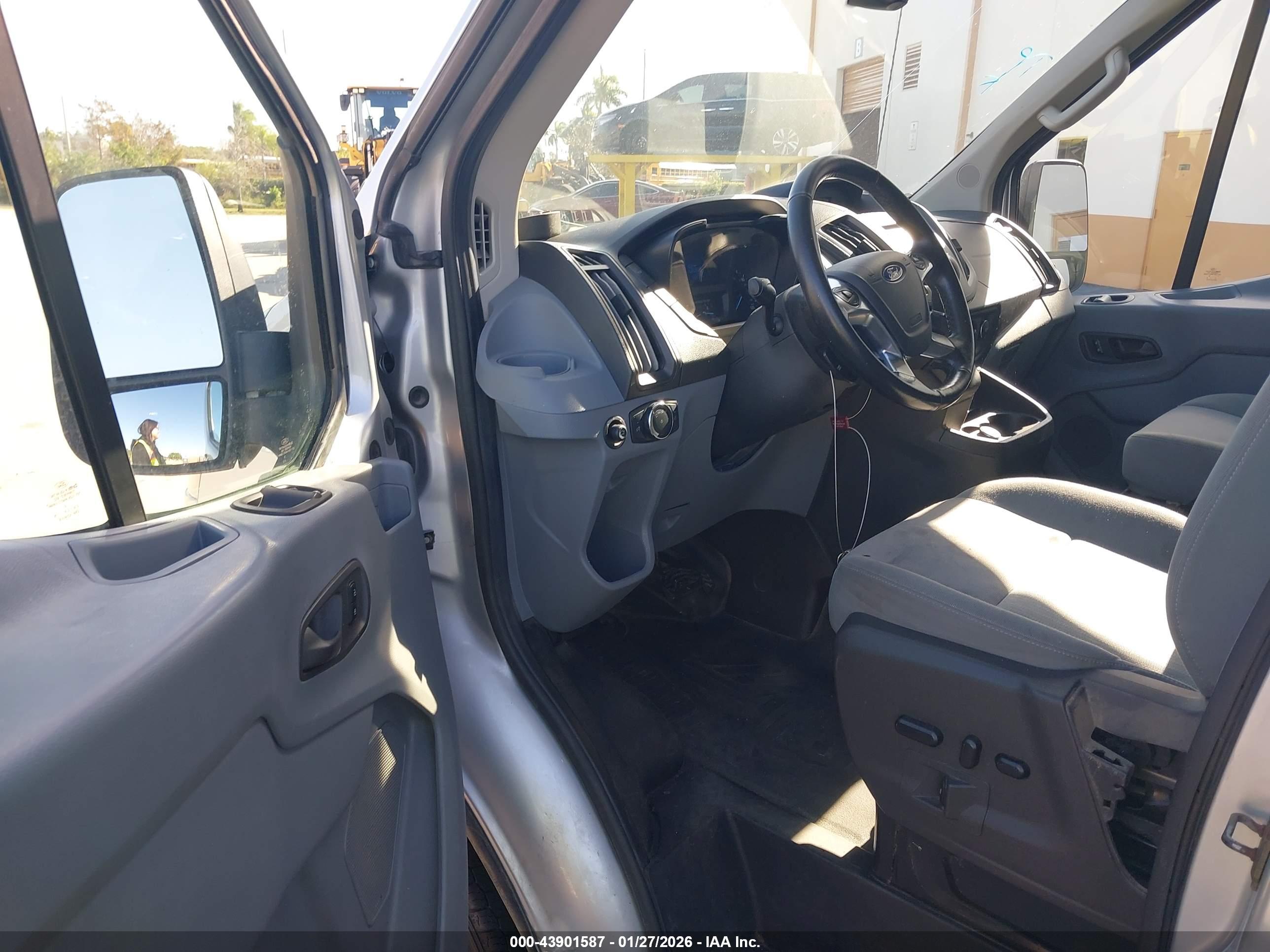 FORD TRANSIT-350 image 8