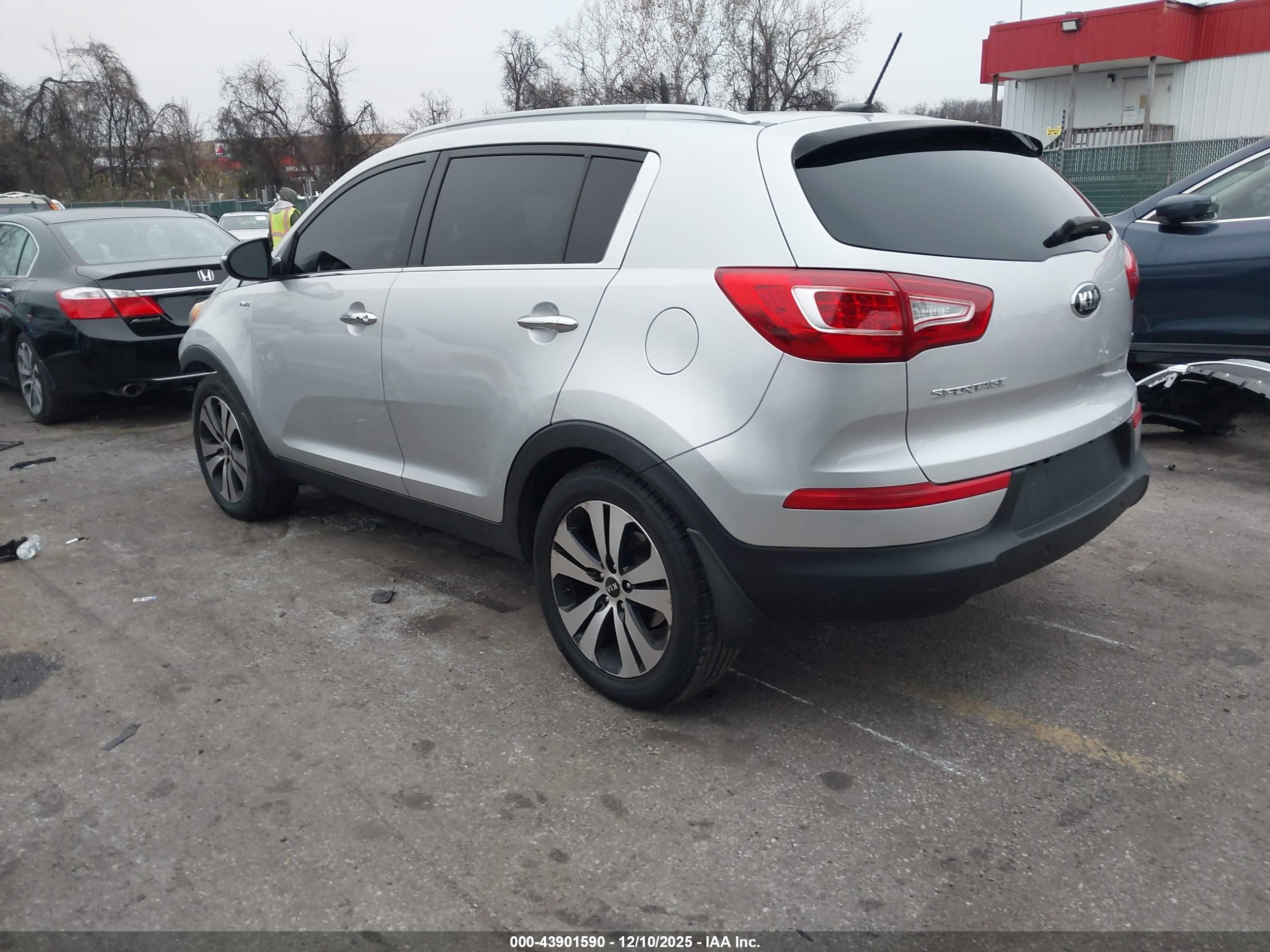 KIA SPORTAGE image 3