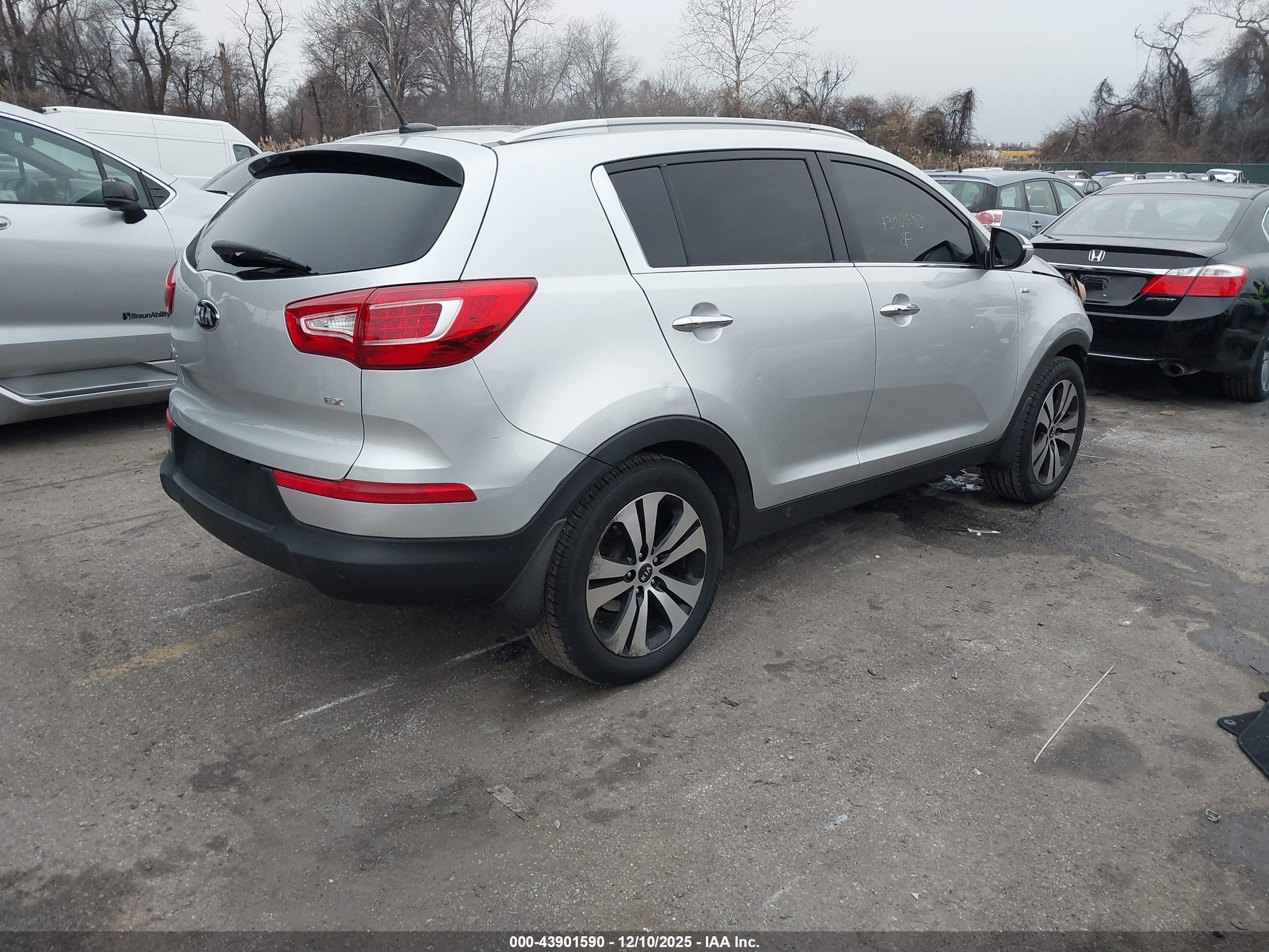 KIA SPORTAGE image 4