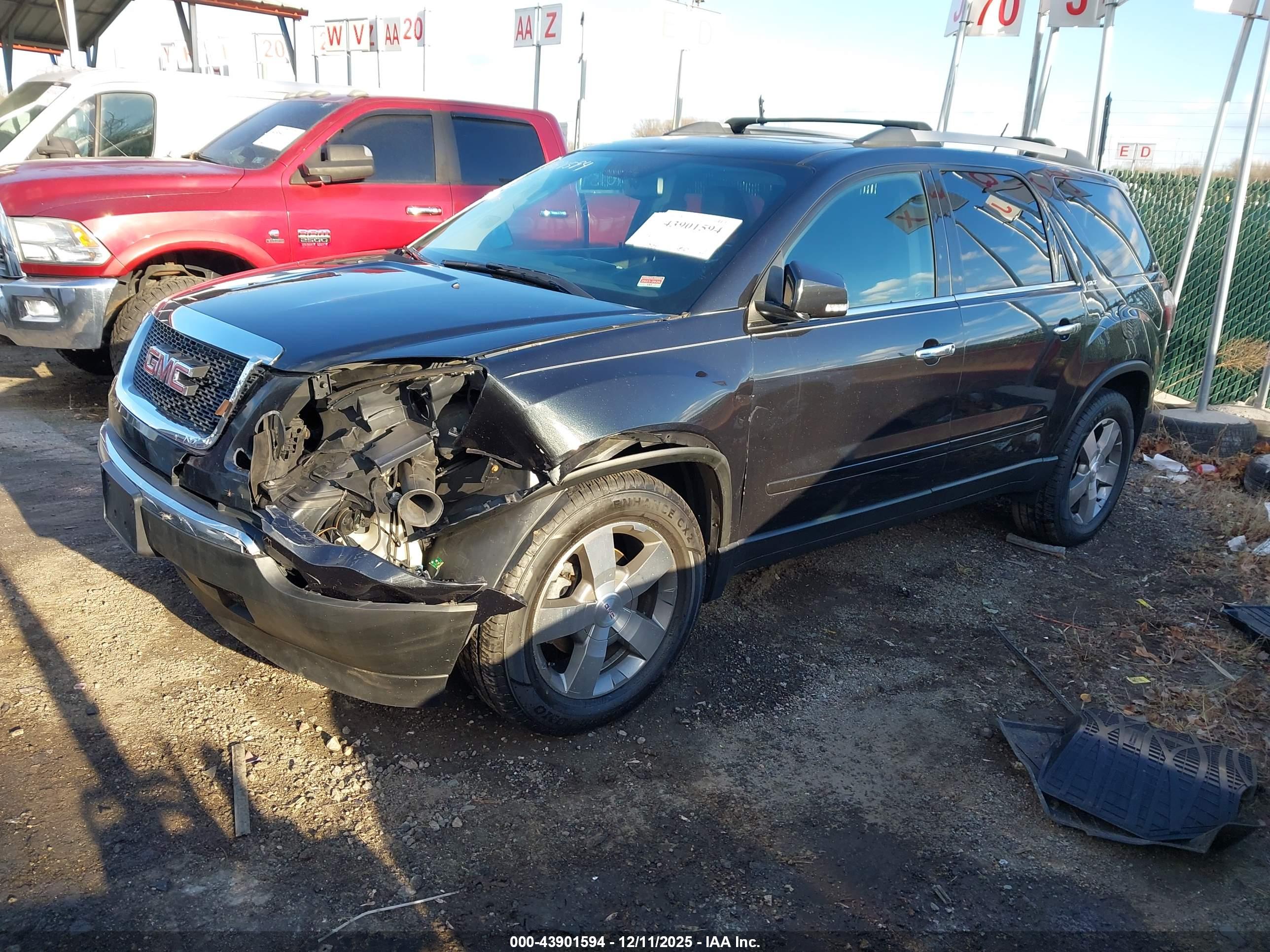 GMC ACADIA image 2