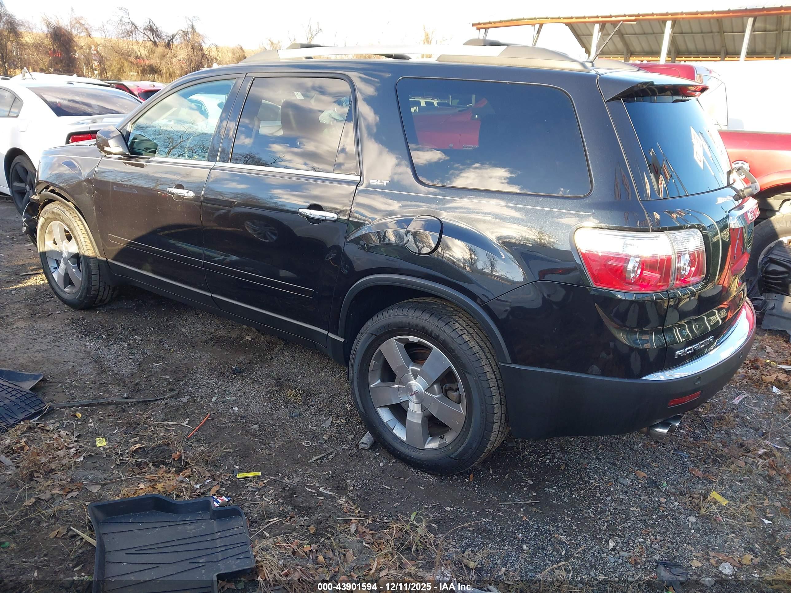 GMC ACADIA image 3