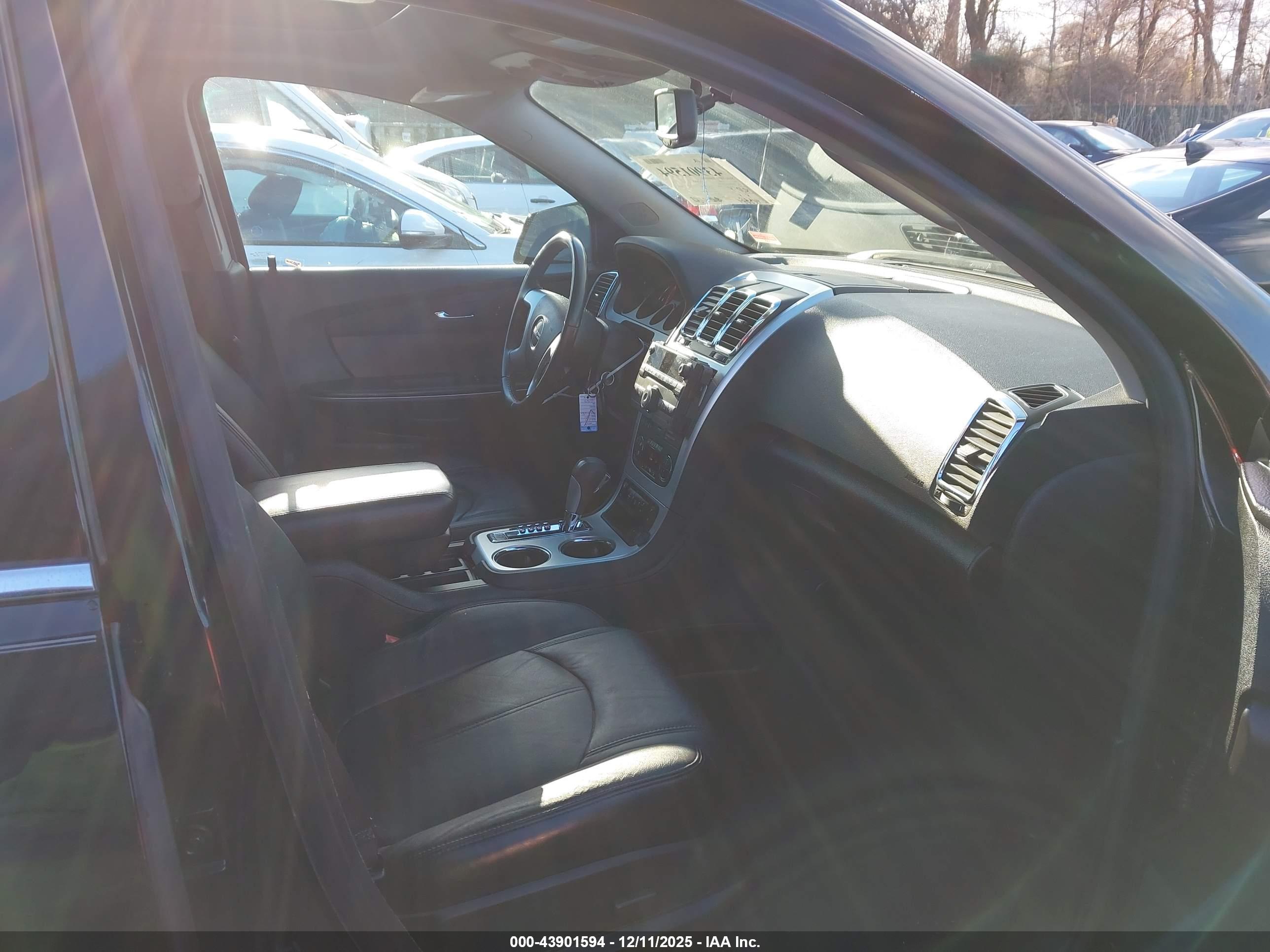 GMC ACADIA image 5