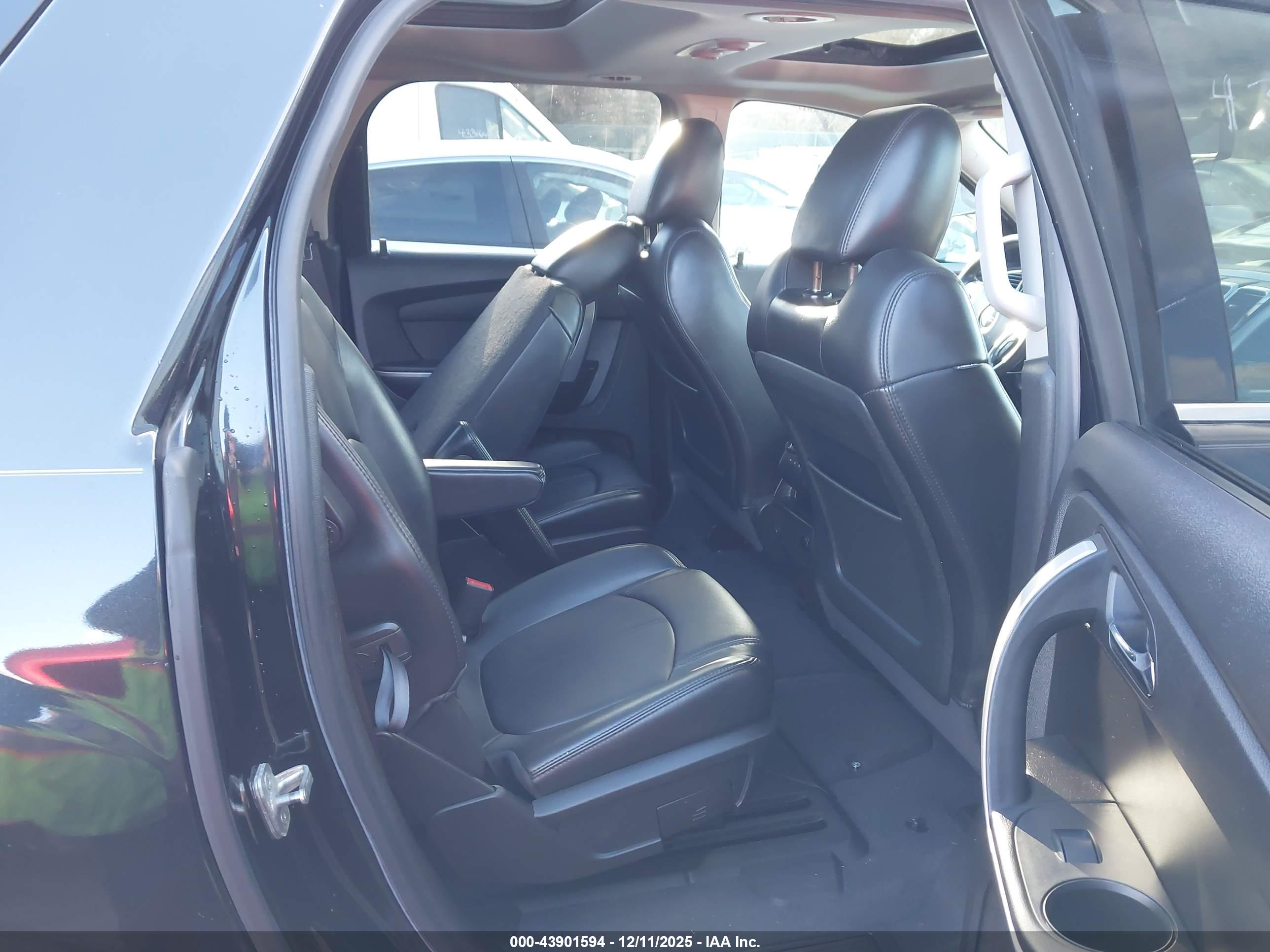 GMC ACADIA image 8