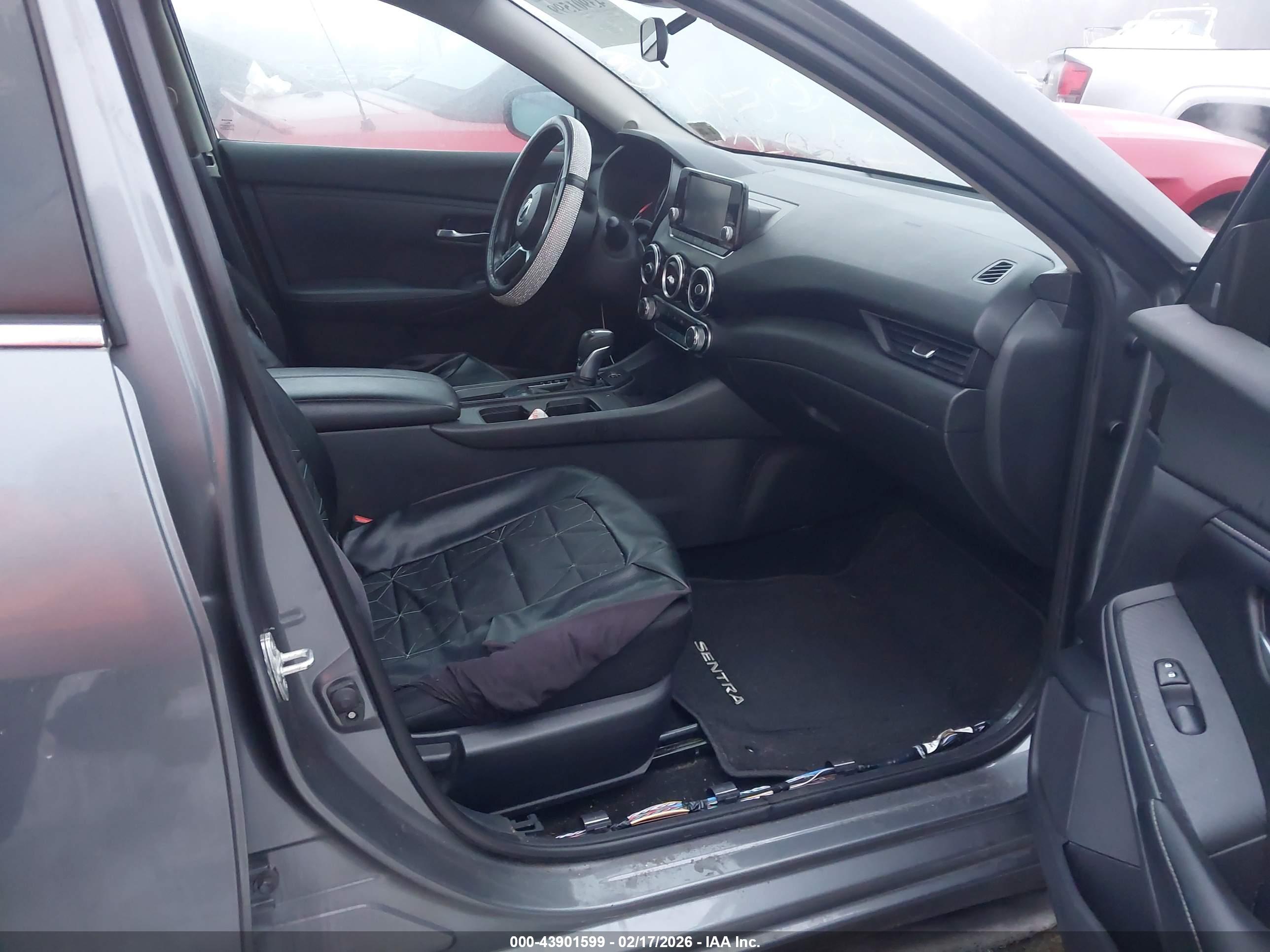 NISSAN SENTRA image 8