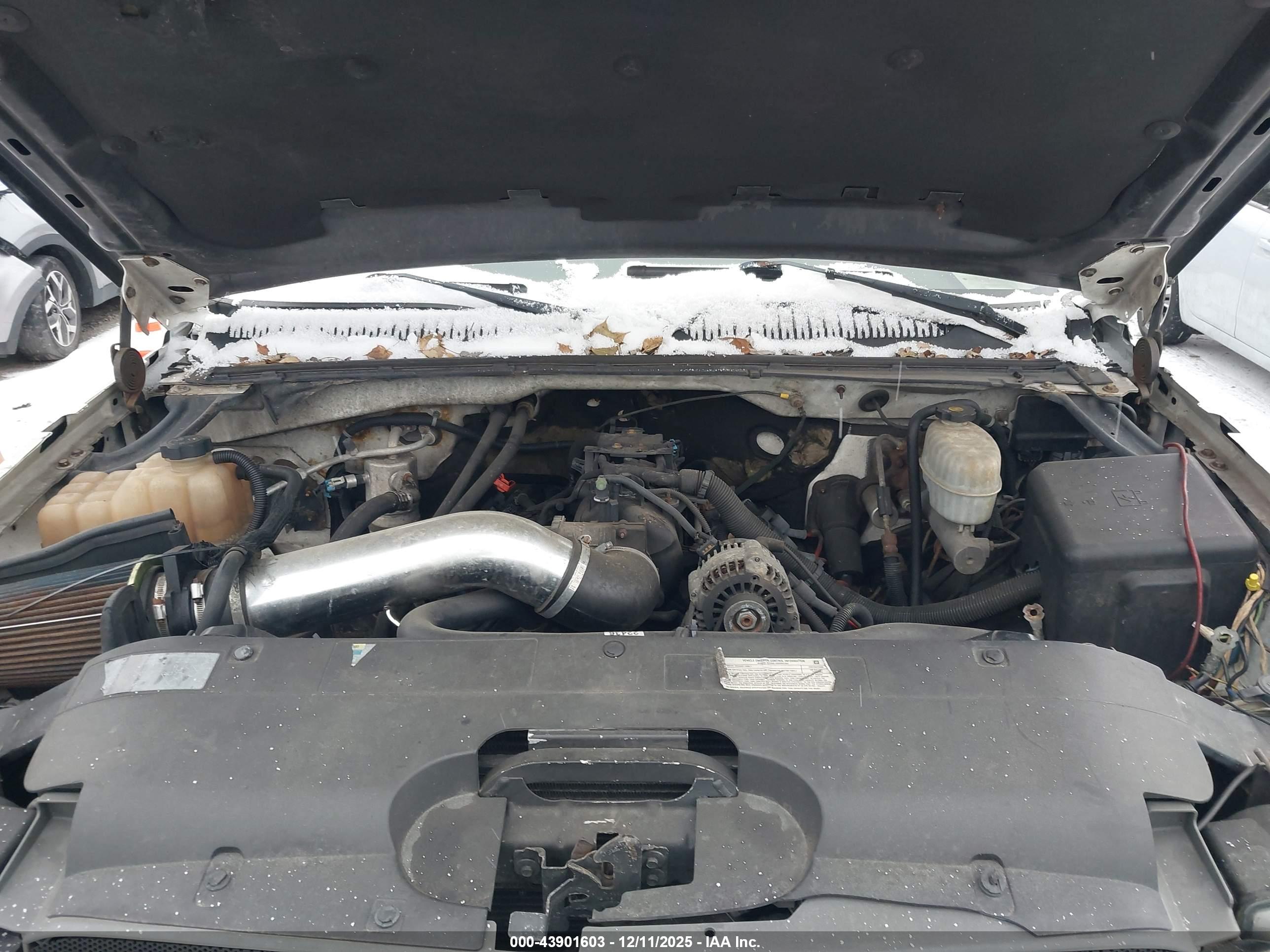CHEVROLET SILVERADO image 10