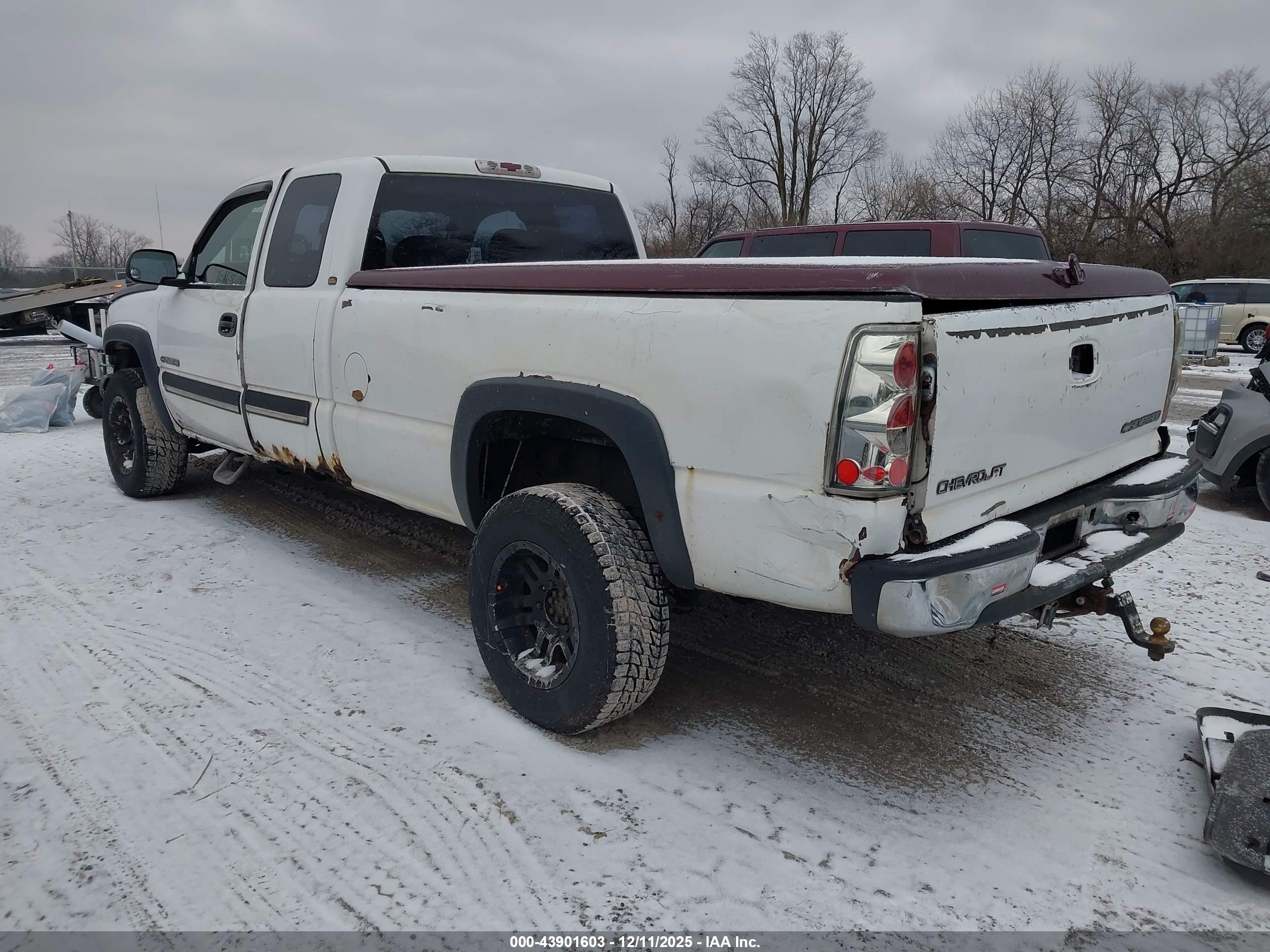 CHEVROLET SILVERADO image 3